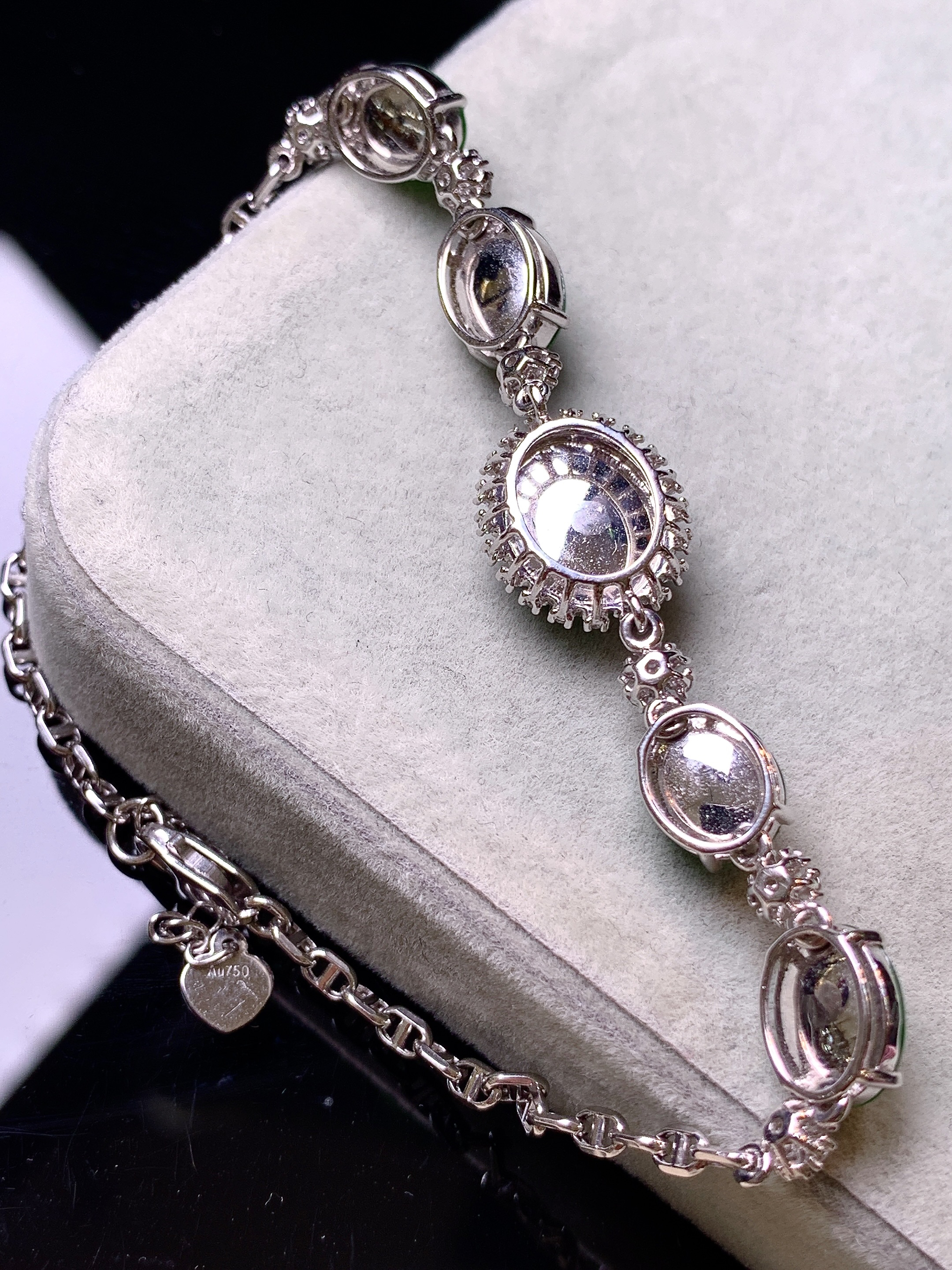 18k金钻镶嵌满绿蛋面手链 玉质细腻 色泽艳丽清新 水润亮眼 整体尺寸165*11.3*6.2L2