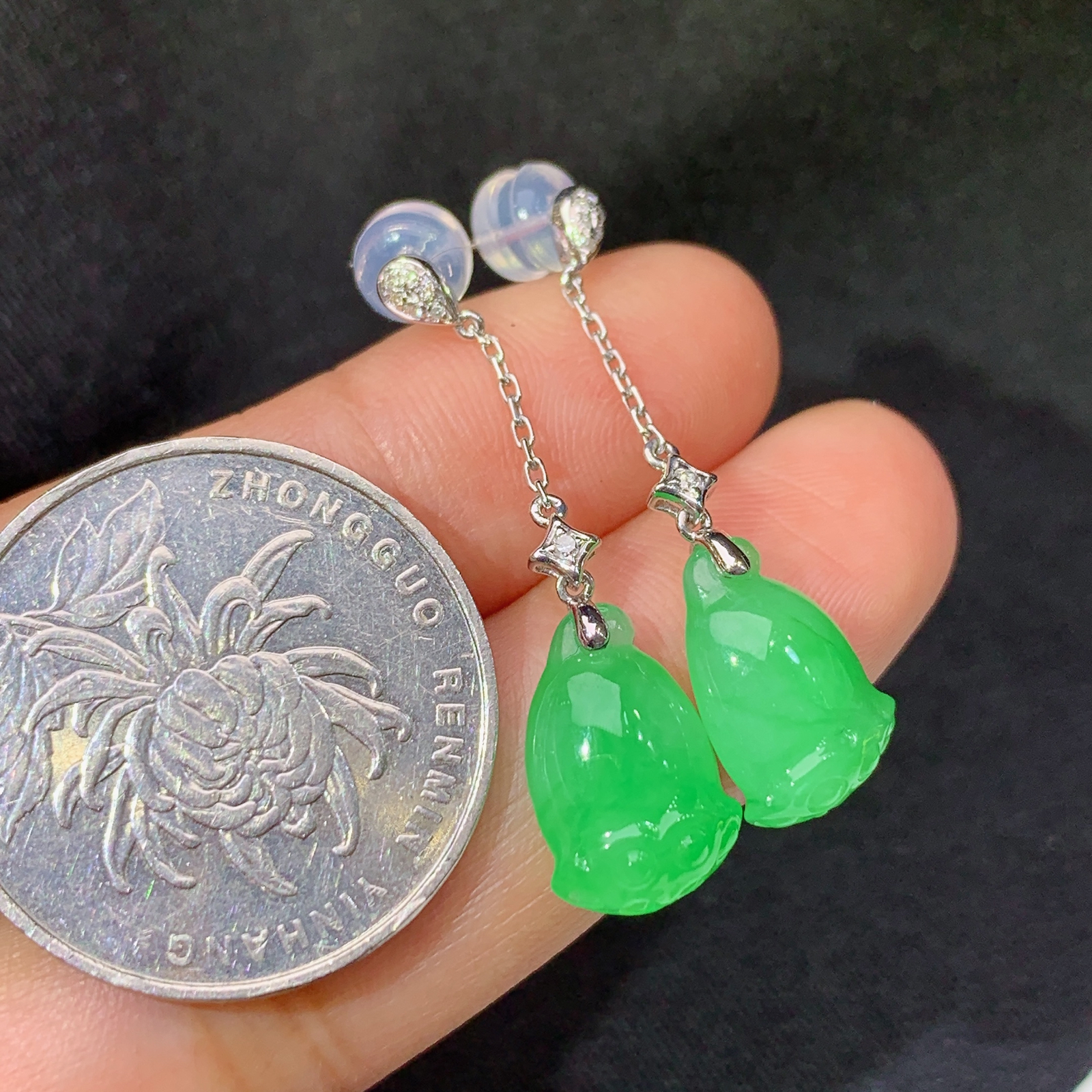 阳绿莲蓬耳坠，18k金镶嵌，款式新颖，冰润色阳，种水足，Zha 尺寸13*8.9*5.2