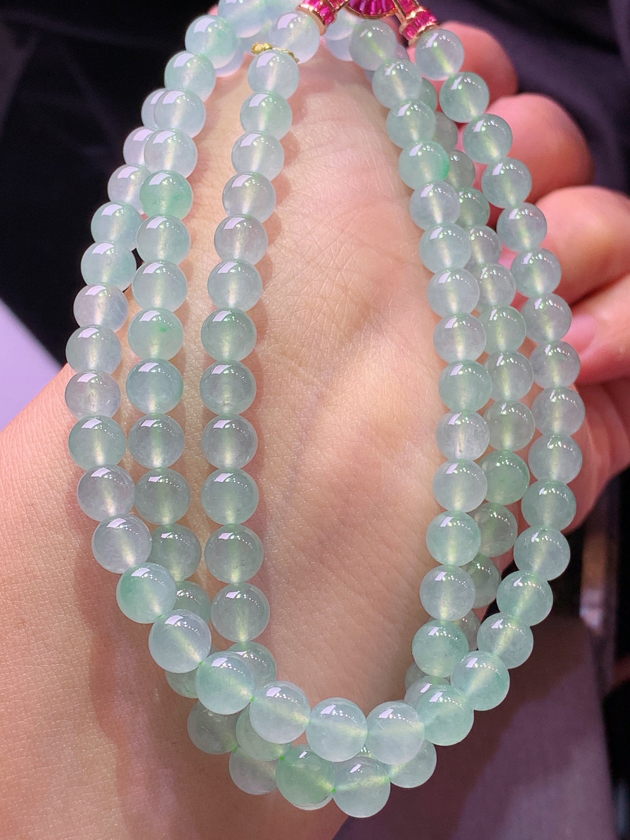 冰种圆珠项链 玉质细腻 色泽艳丽清新 水润亮眼 整体尺寸6c5