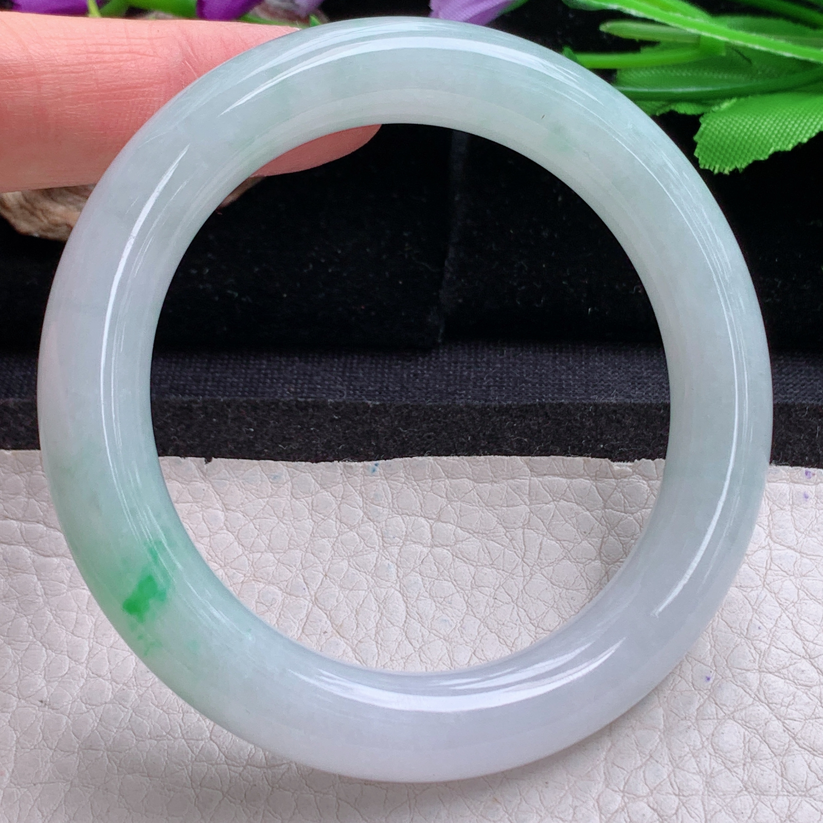 xc实拍56.8*11美人镯 天然缅甸翡翠a货手飘绿圆条玉镯子