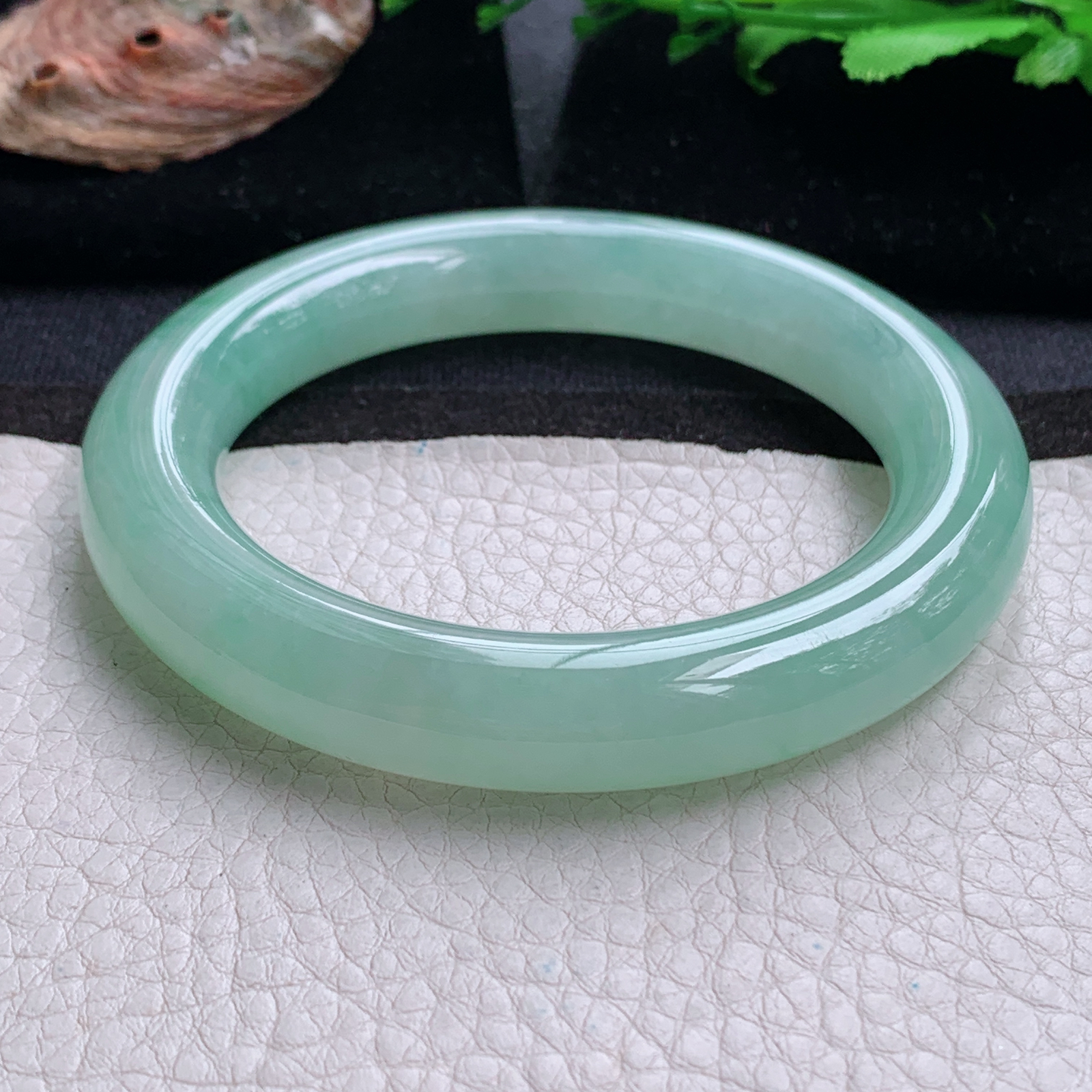js实拍59*12*12.3胖圆镯 天然缅甸翡翠a货手镯冰绿圆条正圈玉镯子