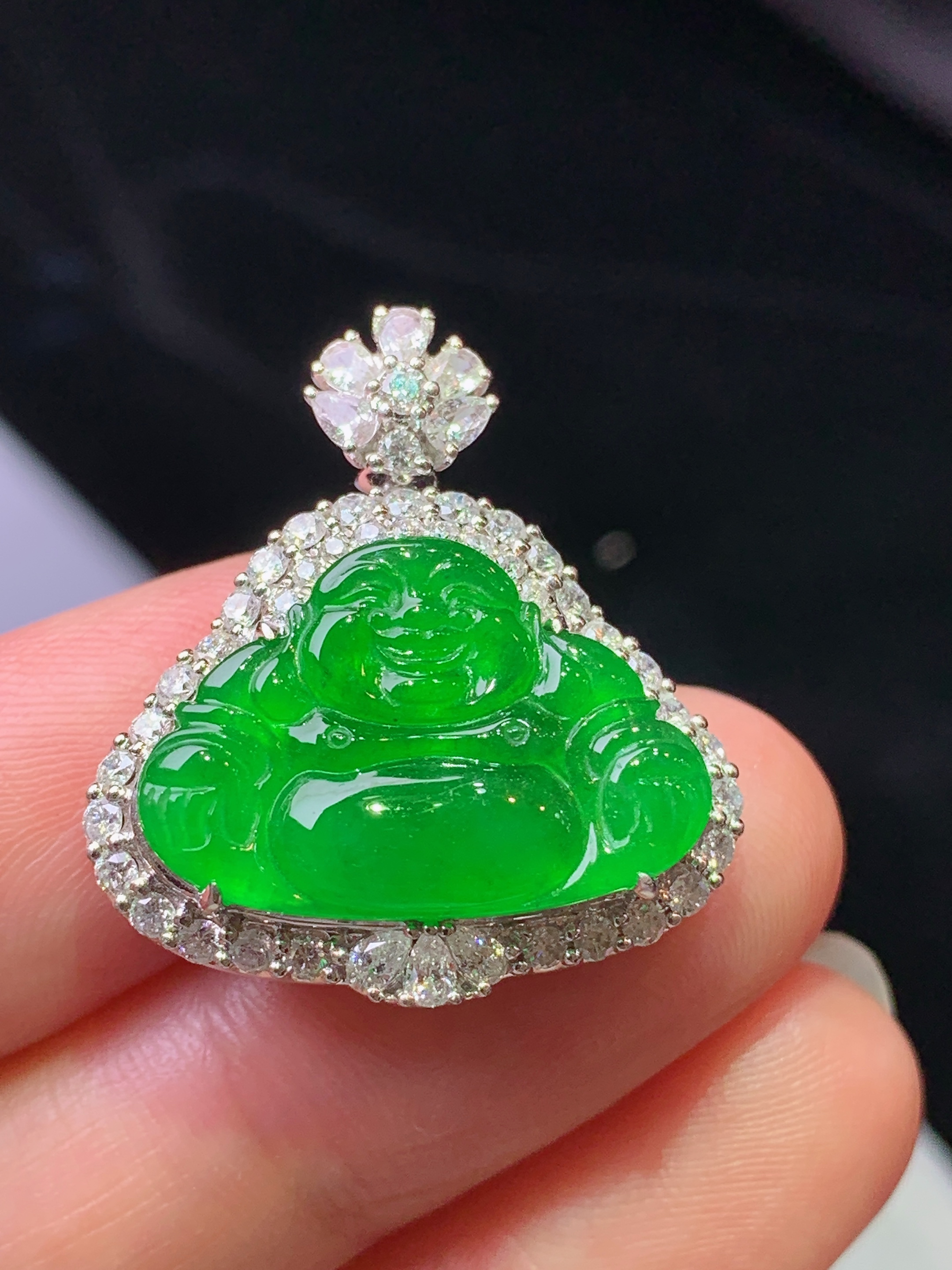 18k金钻镶嵌满绿佛公吊坠 玉质细腻 色泽艳丽清新 水润亮眼 整体尺寸25.5*23*9m4