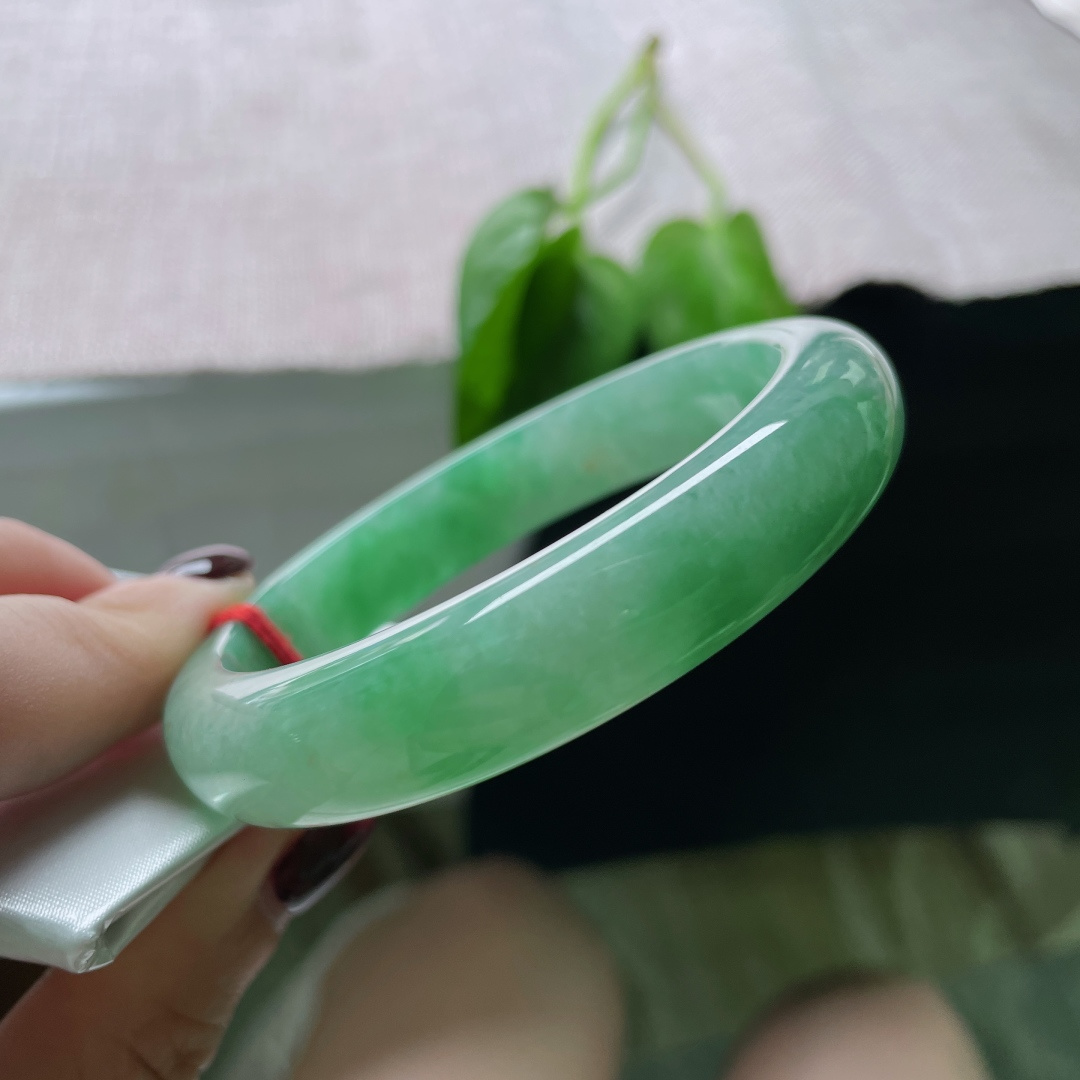 58.2/12.5/8.2，绿底正圈，如心中草原，广阔无垠，温柔半两，从容一生。洒金，晶体纹，ss50682a