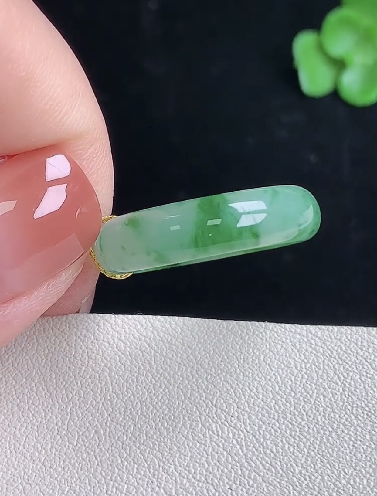 自然光实拍，实物更美。                                                                   冰飘花指环，
尺寸16.1/5.7/3.6  11-12圈口