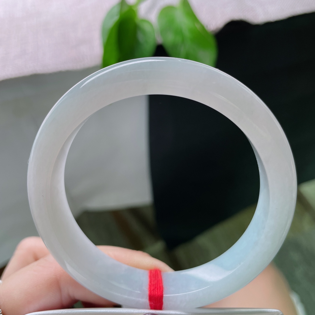 57.3/11.9/8.2，淡蓝色正圈，肉质细腻干净，清爽自然，娉婷袅娜，无裂，ss46315a