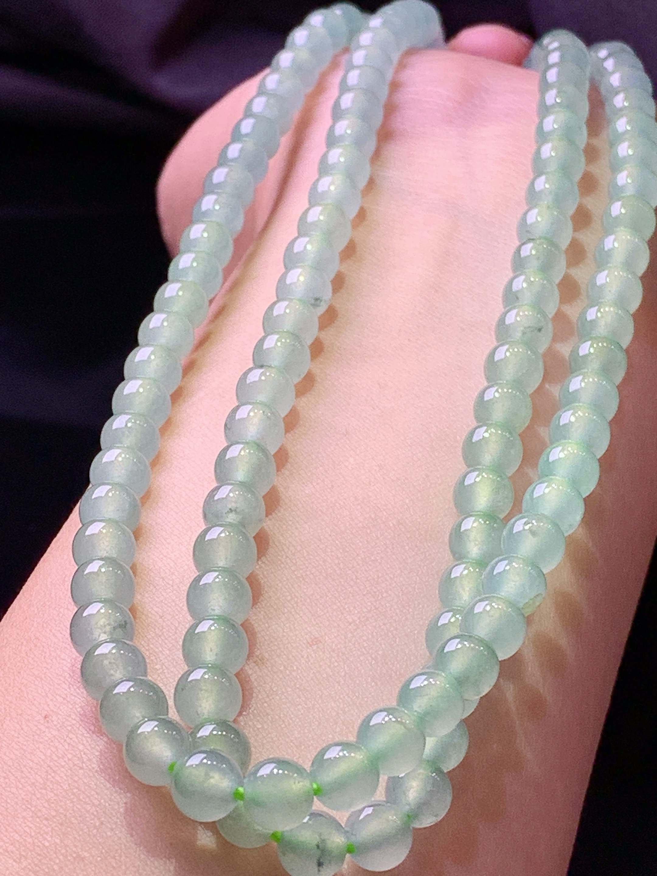 冰种浅绿圆珠项链 玉质细腻 色泽艳丽清新 水润亮眼 整体尺寸6 c5
