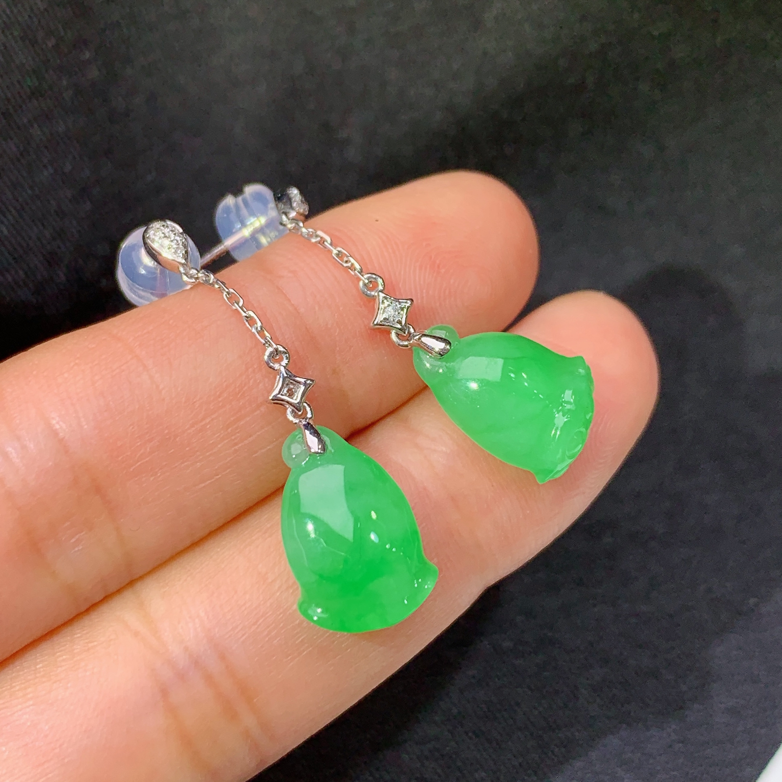 阳绿莲蓬耳坠，18k金镶嵌，款式新颖，冰润色阳，种水足，Zha 尺寸13*8.9*5.2