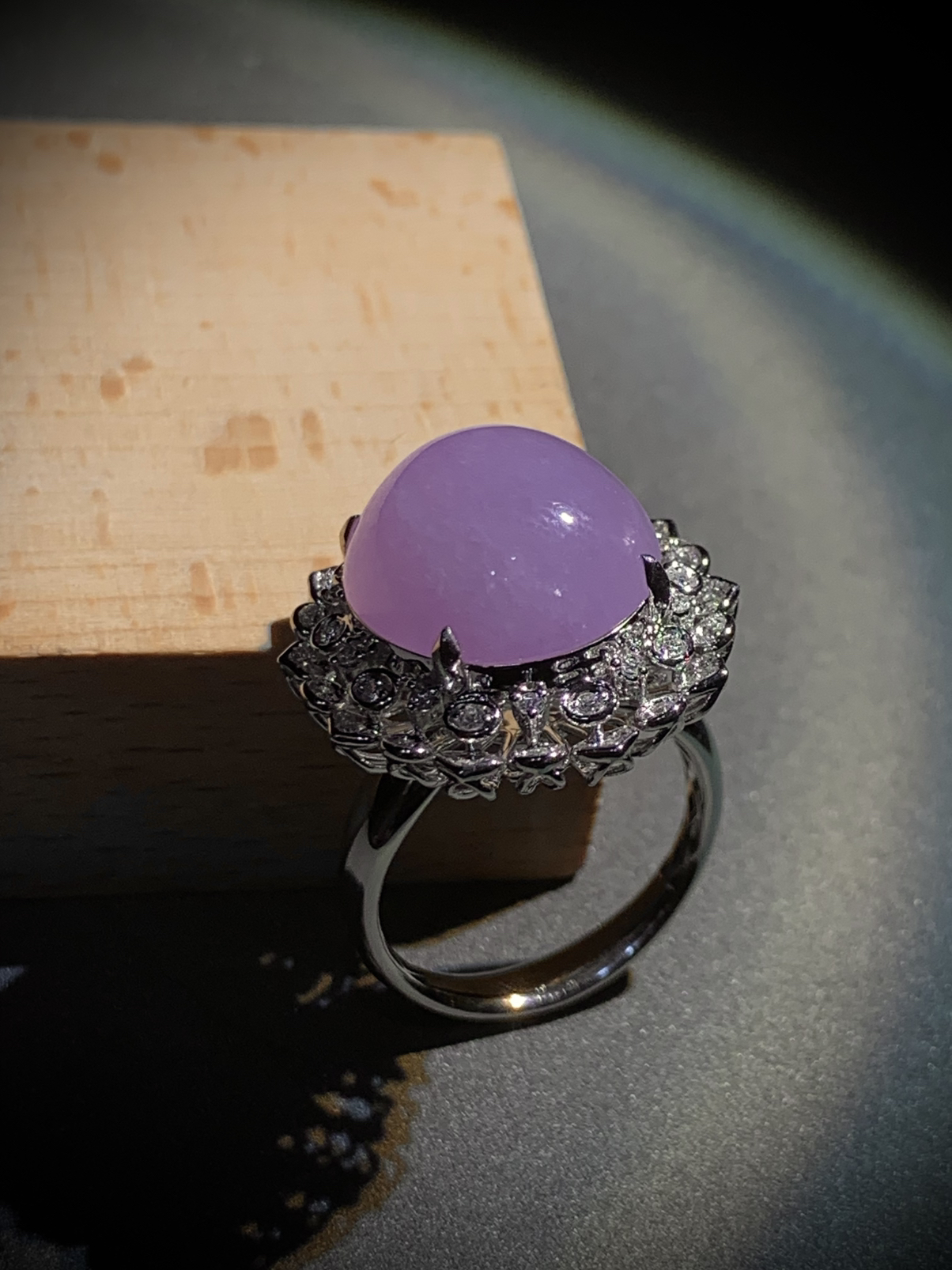 冰紫戒指，裸石16-15-9.5mm，
台面整体23.5-22.5-15mm，9.55g，
15#，