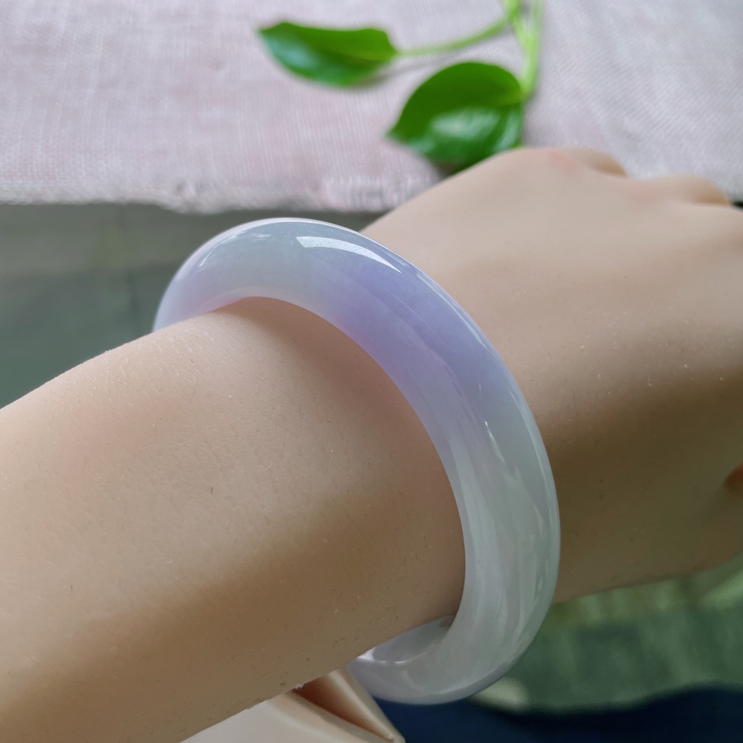 53.7/12.2/8.9，正圈，肉质细腻干净，像山涧清晨的风，带着露水与紫藤花的味道。指甲纹，ss49063a