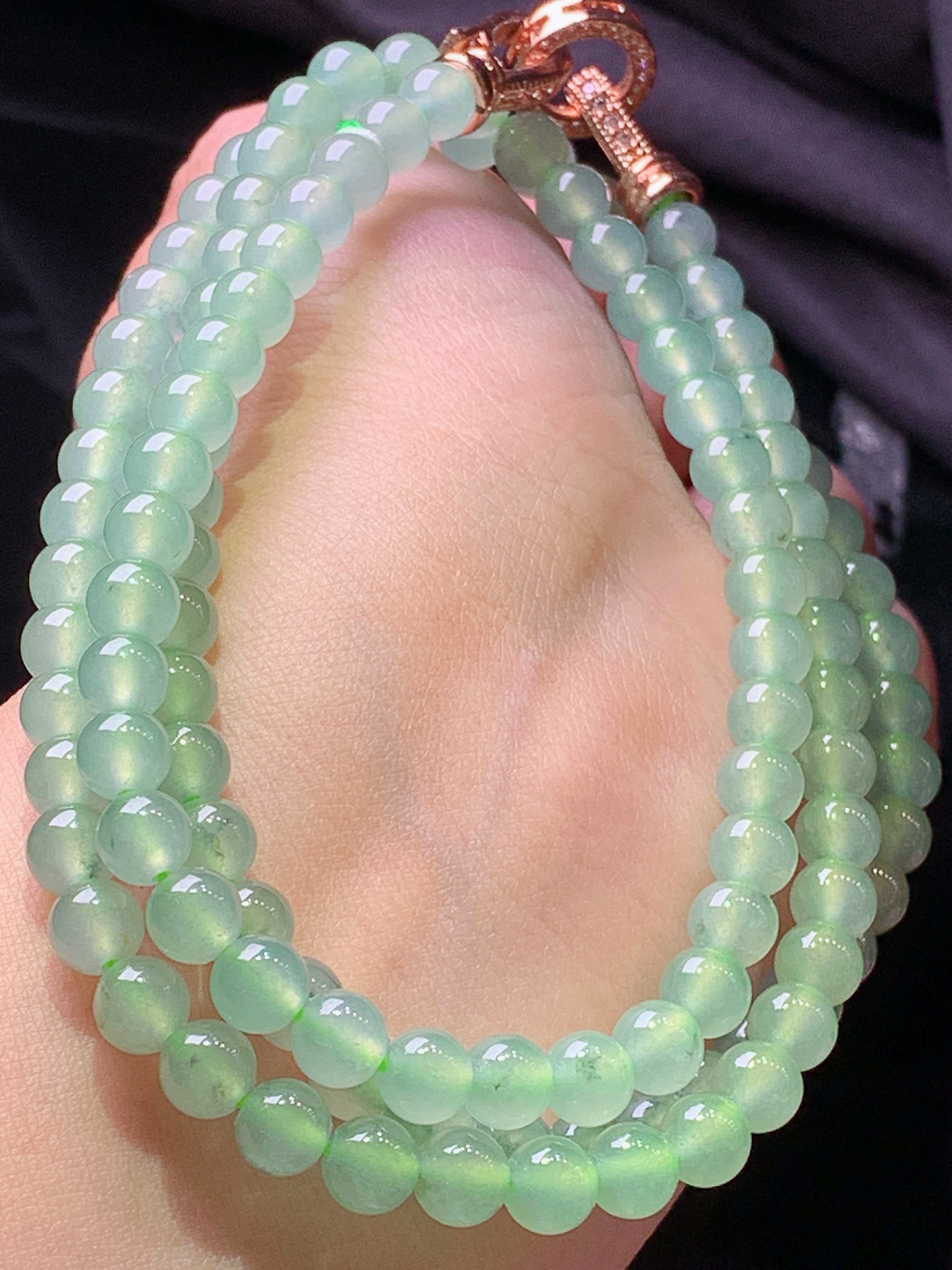 冰种浅绿圆珠项链 玉质细腻 色泽艳丽清新 水润亮眼 整体尺寸6 c5