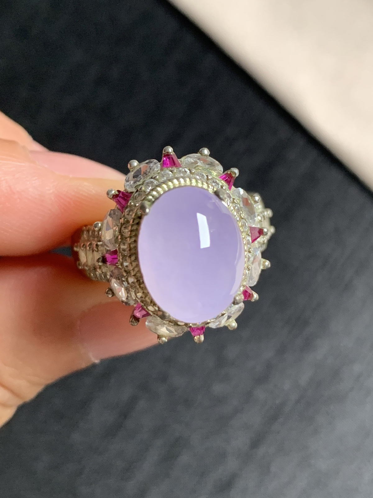 冰粉紫戒面
种好色美品相好，樱花粉颜色鲜艳甜美，质地细腻水灵饱满