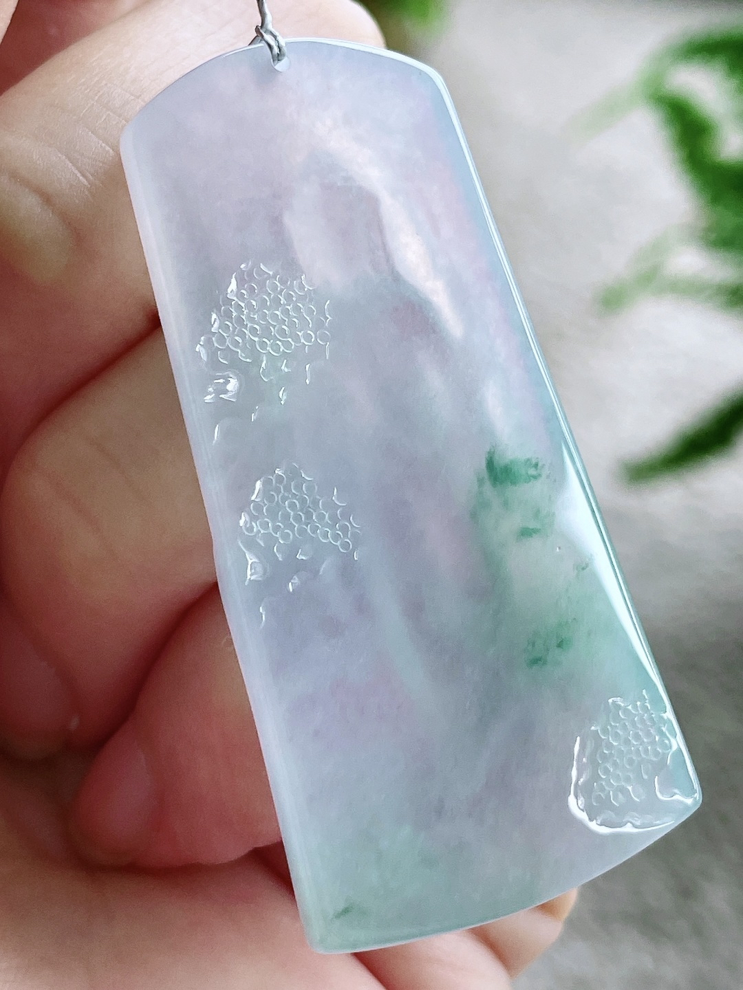 冰飘花大势至菩萨持莲观音牌吊坠
【说明】缅料 完美 性价比高  
【尺寸】53.7-27-5
【重量】18.4克