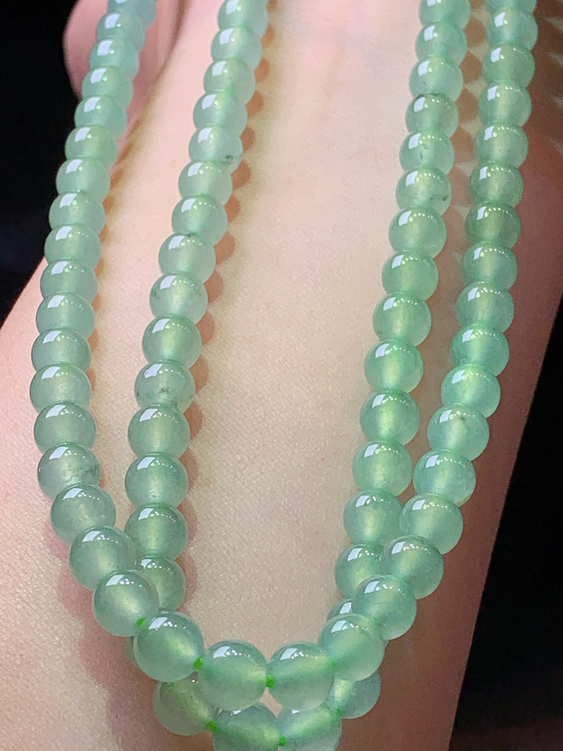冰种浅绿圆珠项链 玉质细腻 色泽艳丽清新 水润亮眼 整体尺寸6 c5