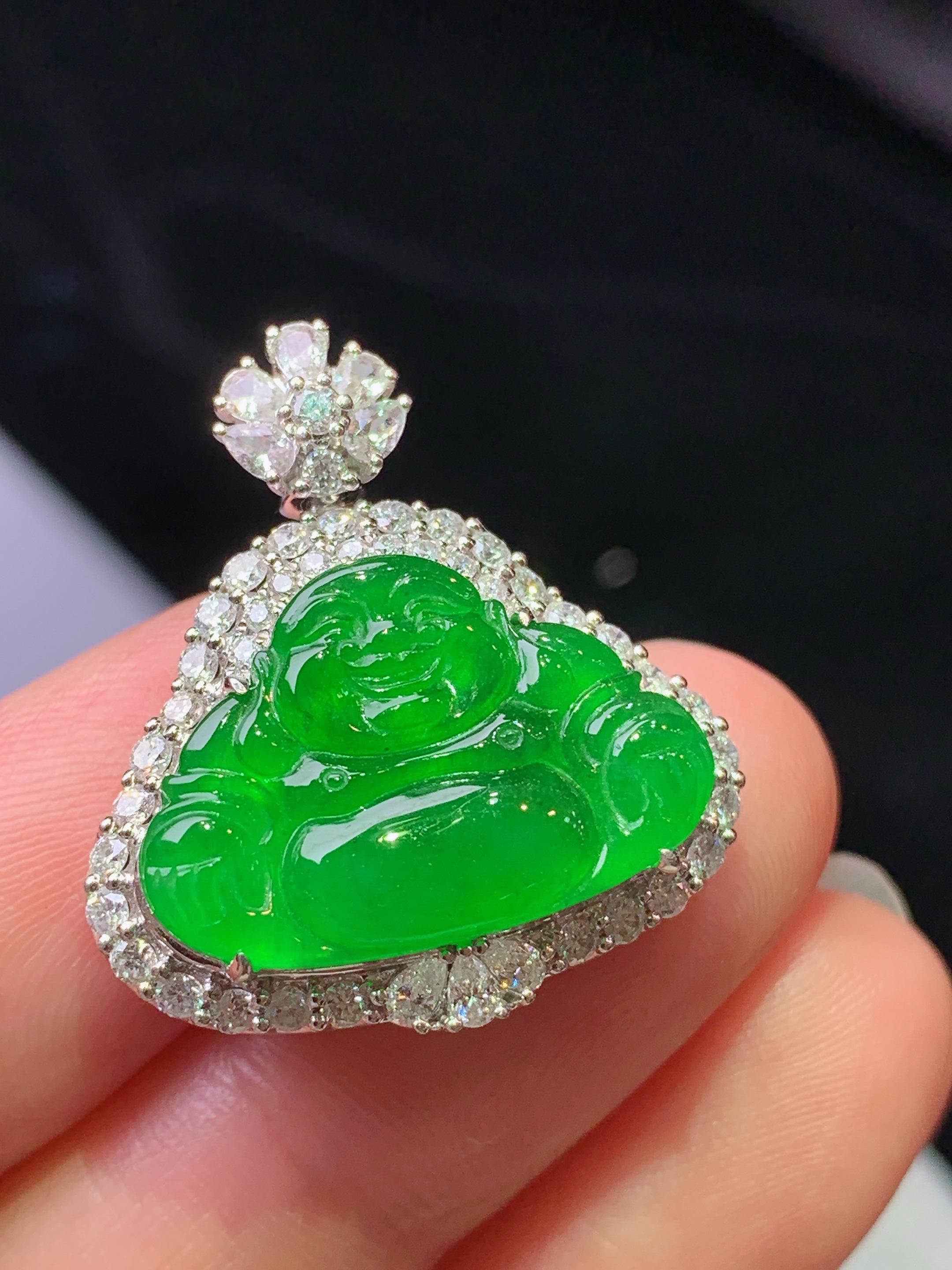 18k金钻镶嵌满绿佛公吊坠 玉质细腻 色泽艳丽清新 水润亮眼 整体尺寸25.5*23*9m4