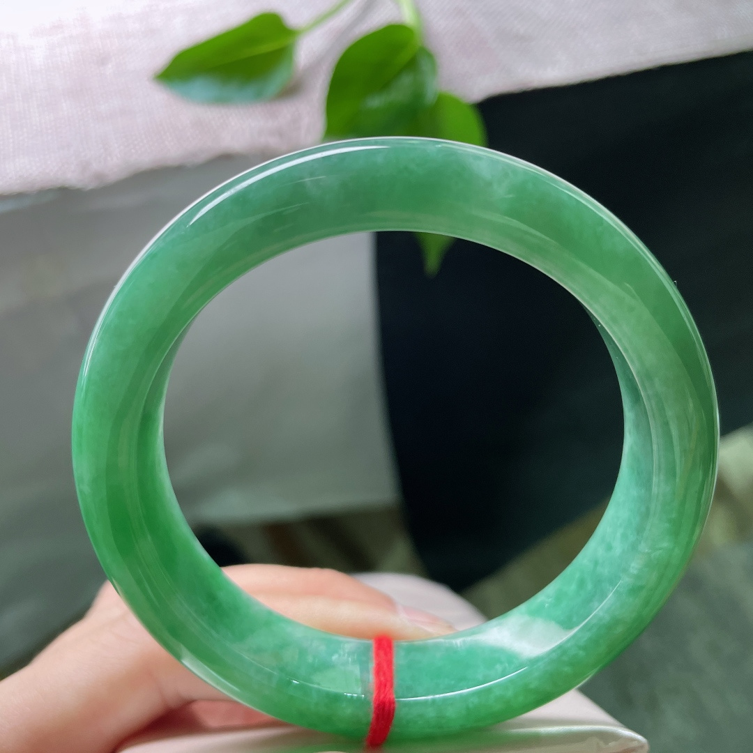 60.7/13.8/9.9，绿底正圈，大圈口，一方绿底，养一方山水。一点皮纹，ss49957a