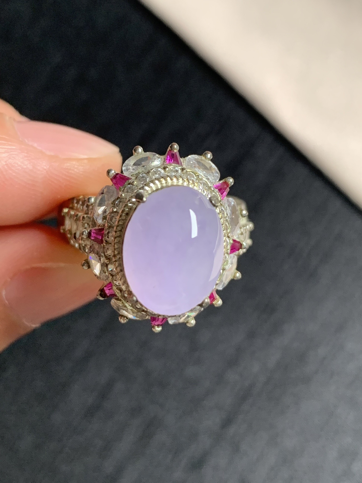 冰粉紫戒面
种好色美品相好，樱花粉颜色鲜艳甜美，质地细腻水灵饱满