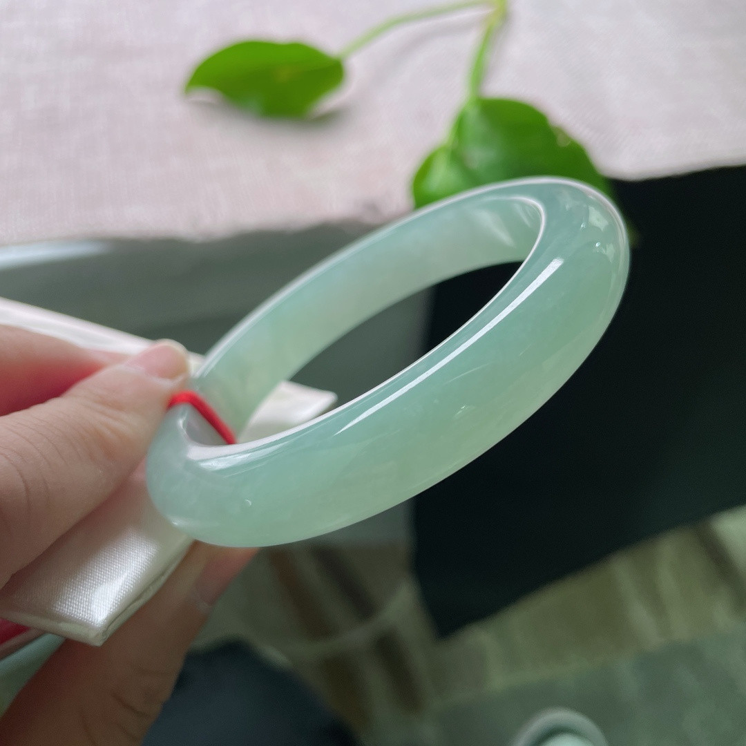 56.1/11.9/8.9，葡萄肉正圈，种老，清甜不张扬，冰润透心凉，越戴越水灵。无裂，ss50561a