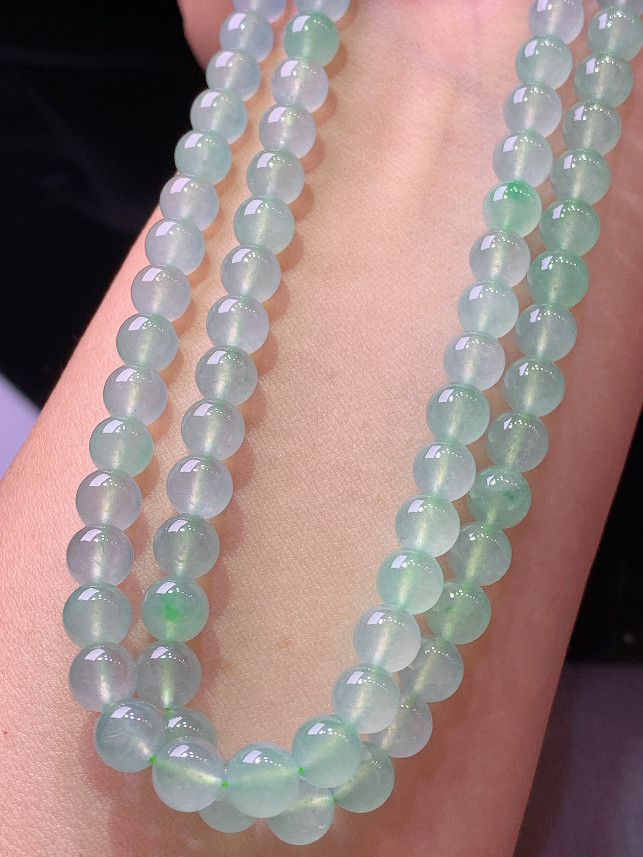 冰种圆珠项链 玉质细腻 色泽艳丽清新 水润亮眼 整体尺寸6c5