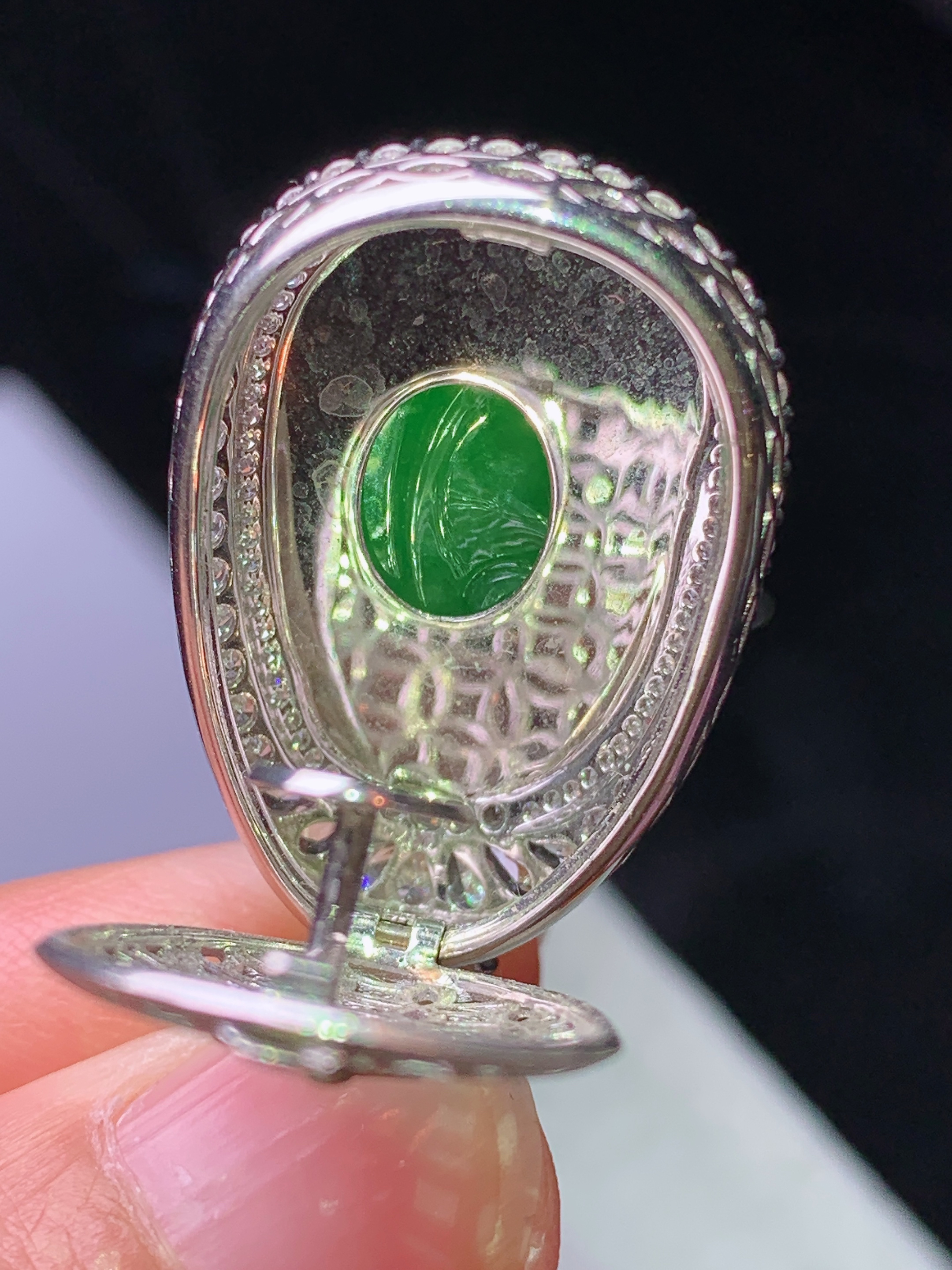 18k金钻镶嵌吊坠 玉质细腻 色泽艳丽清新 水润亮眼 整体尺寸35.5*19.3*11.6m4