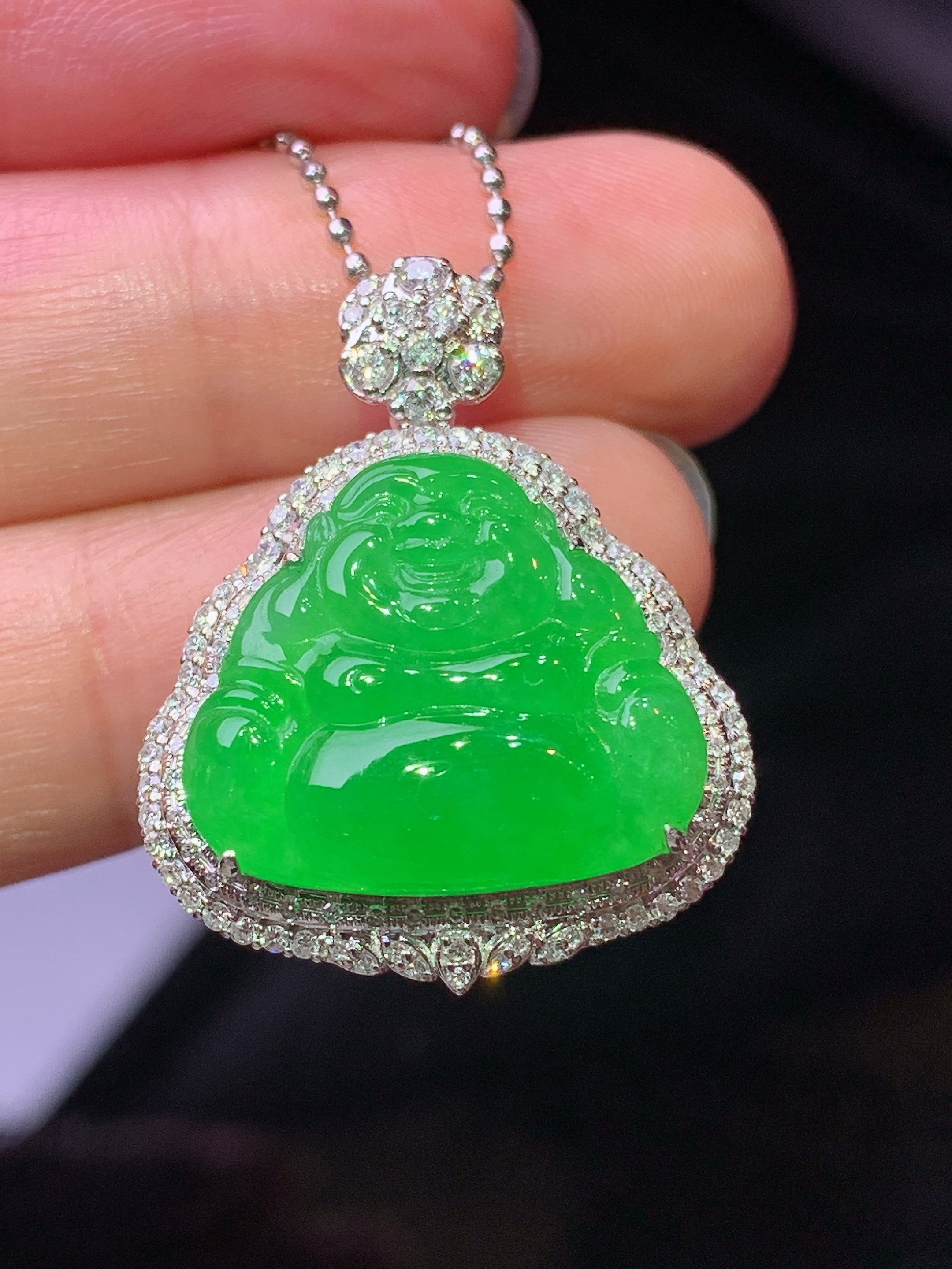 18k金钻镶嵌阳绿佛公吊坠 玉质细腻 色泽艳丽清新 水润亮眼 整体尺寸27*21.6*10.5m5