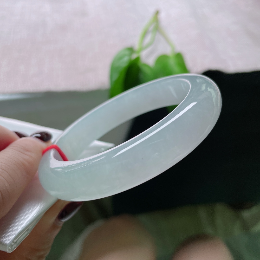 56.2/12.4/8.6晴底正圈，微紫底，种老，清润通透，心素如简，静若幽兰。无裂，ss49461a