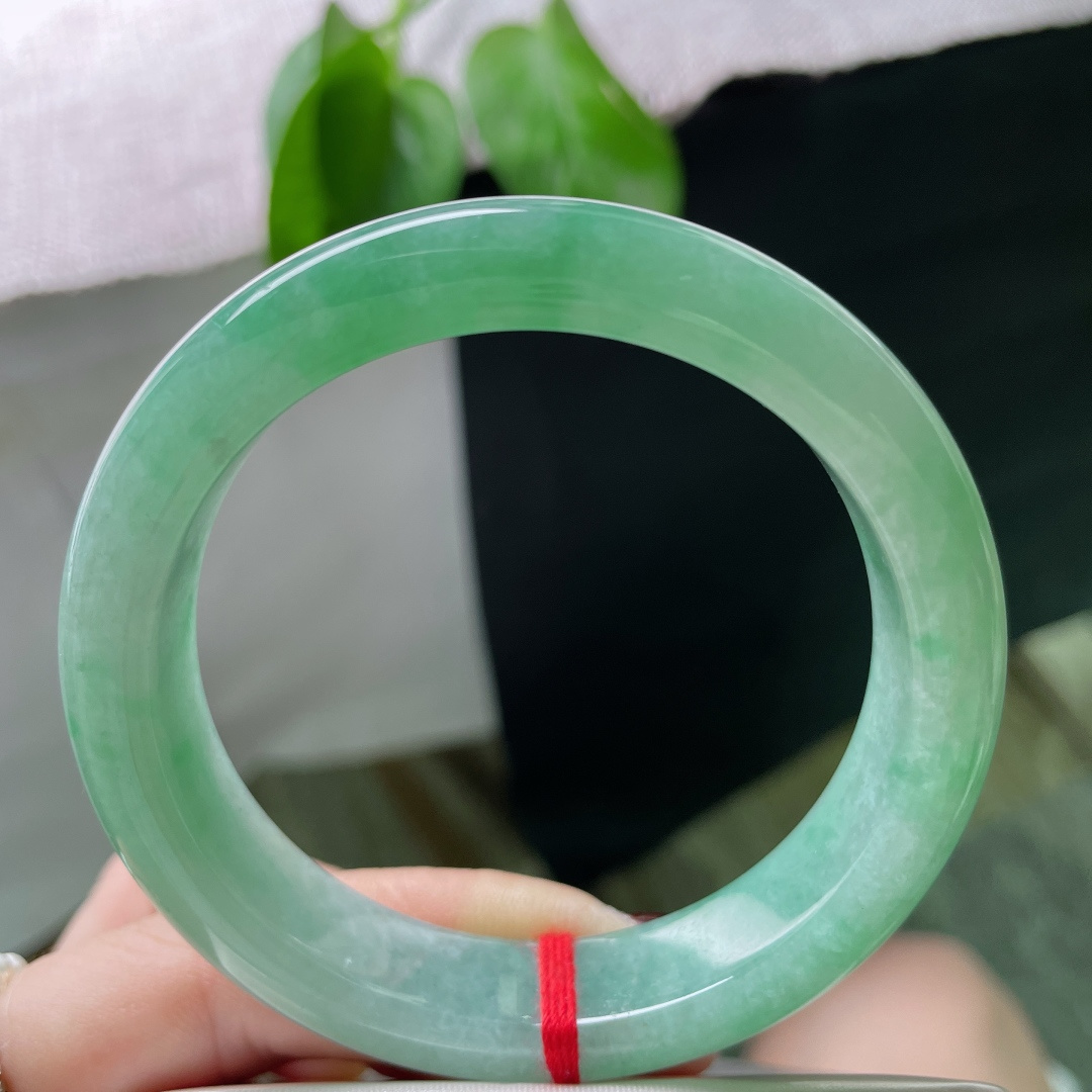 55.4/12.8/8.3，绿底正圈，山染黛，水浮青，一帘新绿洗旧尘。晶体纹，ss50853a