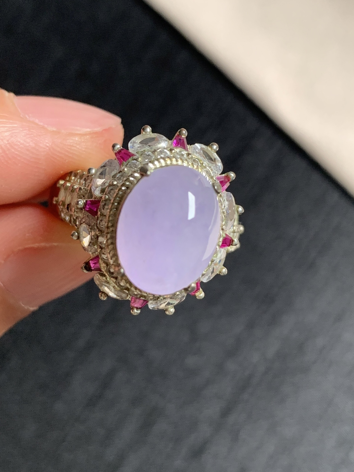 冰粉紫戒面
种好色美品相好，樱花粉颜色鲜艳甜美，质地细腻水灵饱满