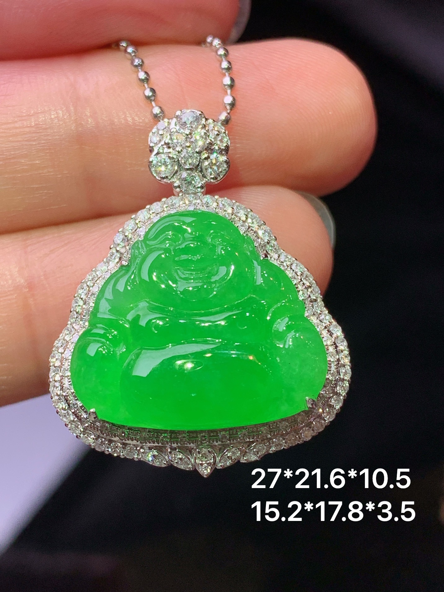 18k金钻镶嵌阳绿佛公吊坠 玉质细腻 色泽艳丽清新 水润亮眼 整体尺寸27*21.6*10.5m5