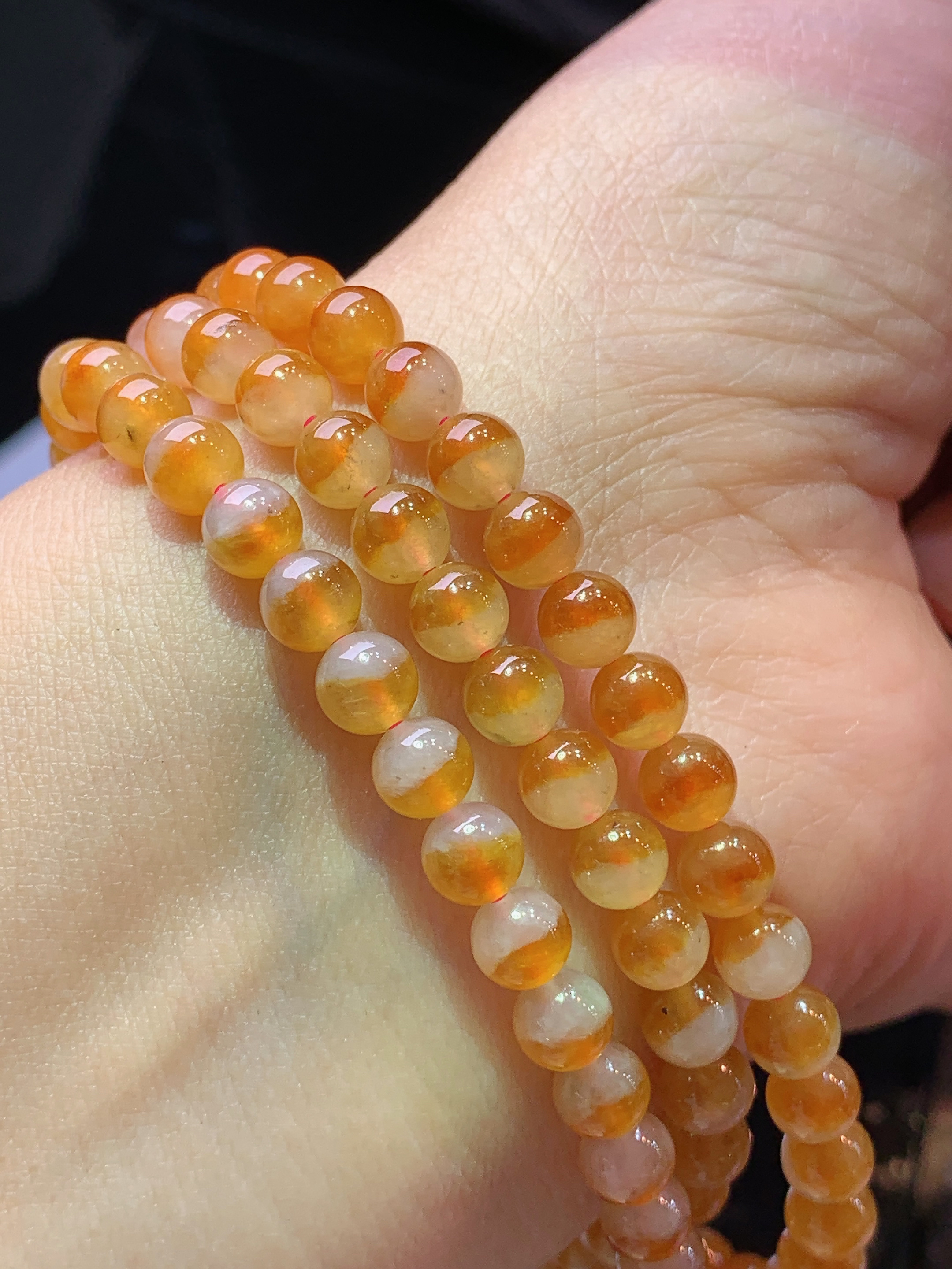 黄翡圆珠项链 玉质细腻 色泽艳丽清新 水润亮眼 整体尺寸5.5c5