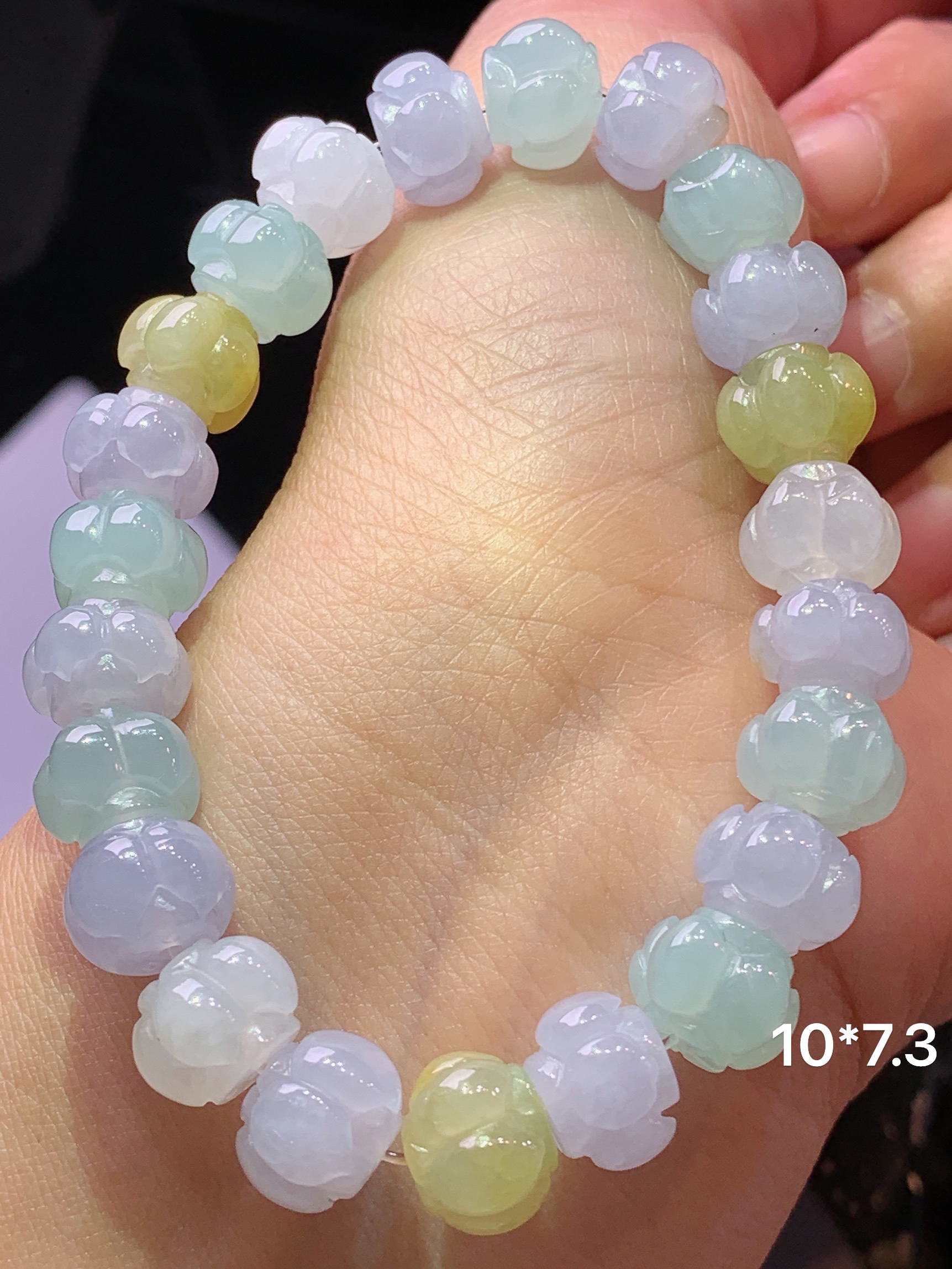 多彩莲蓬头手链 玉质细腻 色泽艳丽清新 水润亮眼 整体尺寸10*7.3c5
