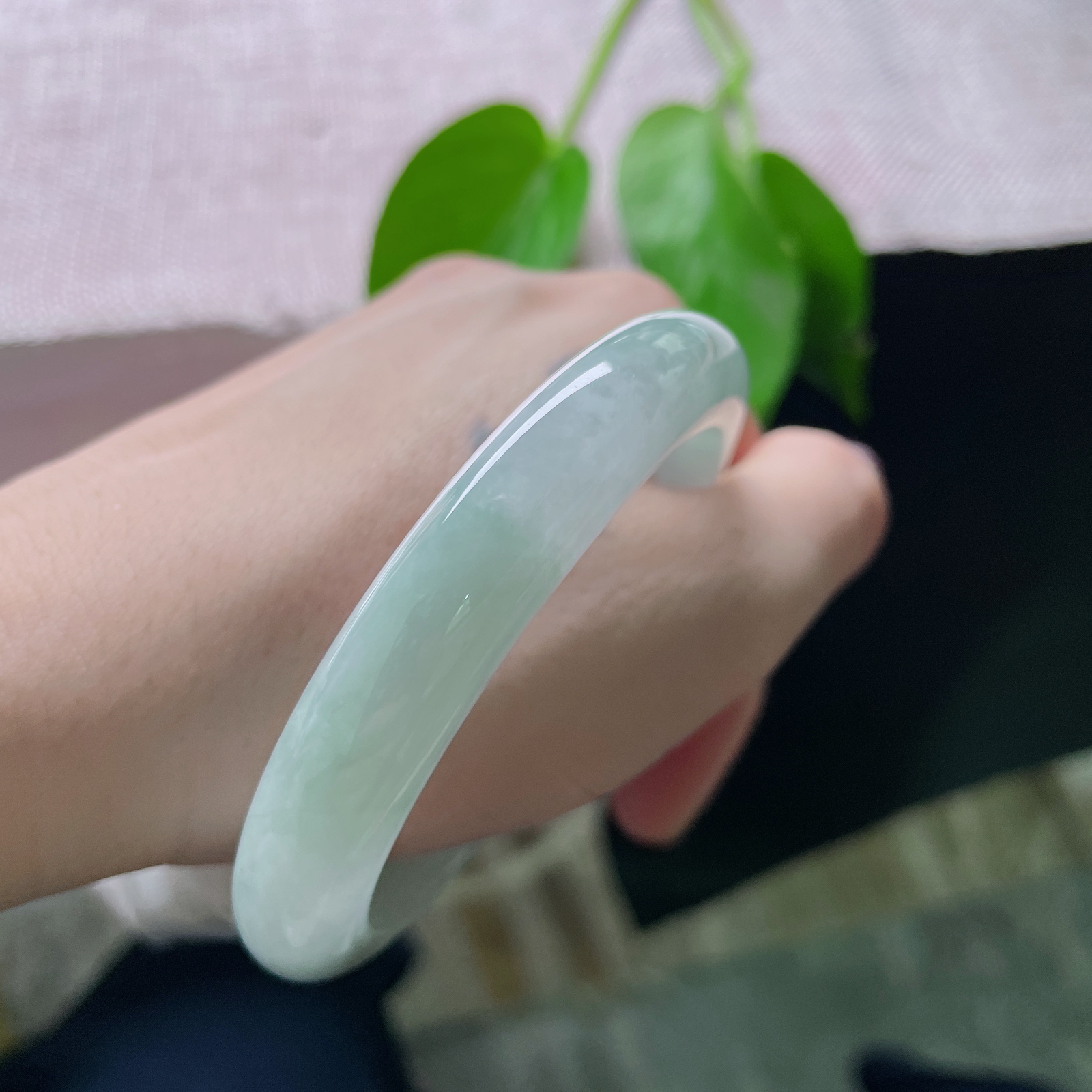 56.7/10.8/8.4，浅绿底正圈，清丽脱俗，如沐清风，质地温润细腻，皮纹ss50892a