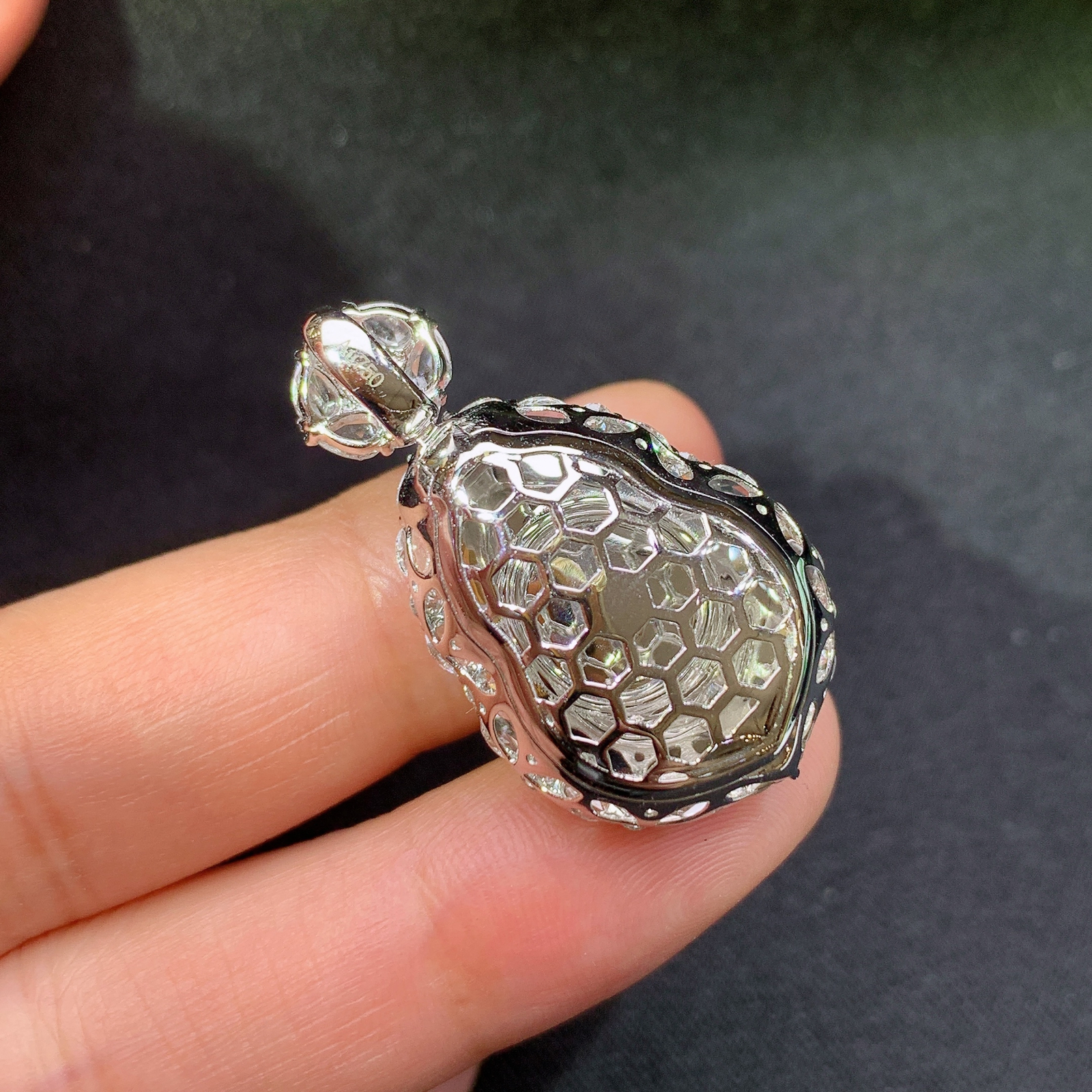 冰阳绿葫芦吊坠，18k金镶嵌，冰润色阳，玉质细腻，种水足，Ff  尺寸32.3*18*12.3