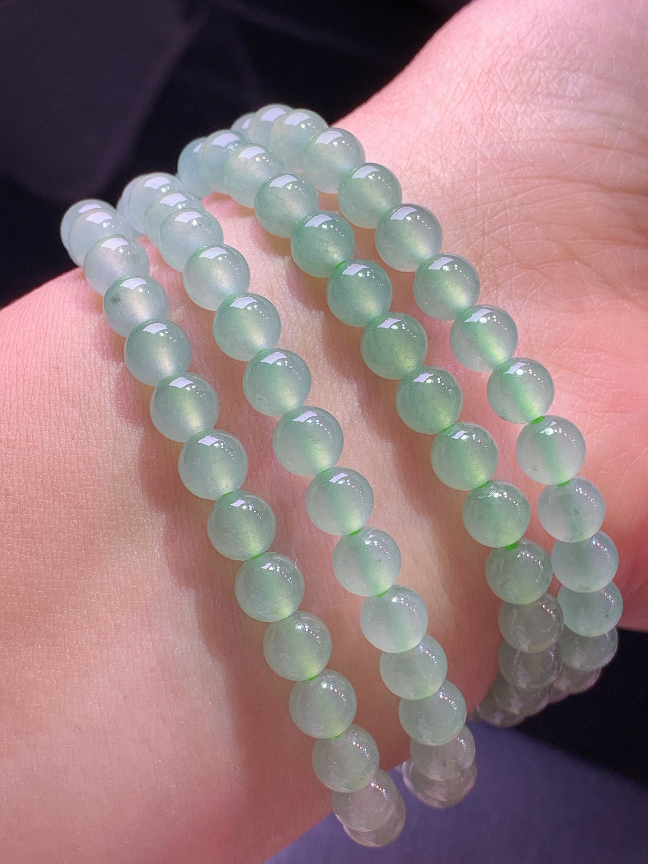 冰种浅绿圆珠项链 玉质细腻 色泽艳丽清新 水润亮眼 整体尺寸6 c5