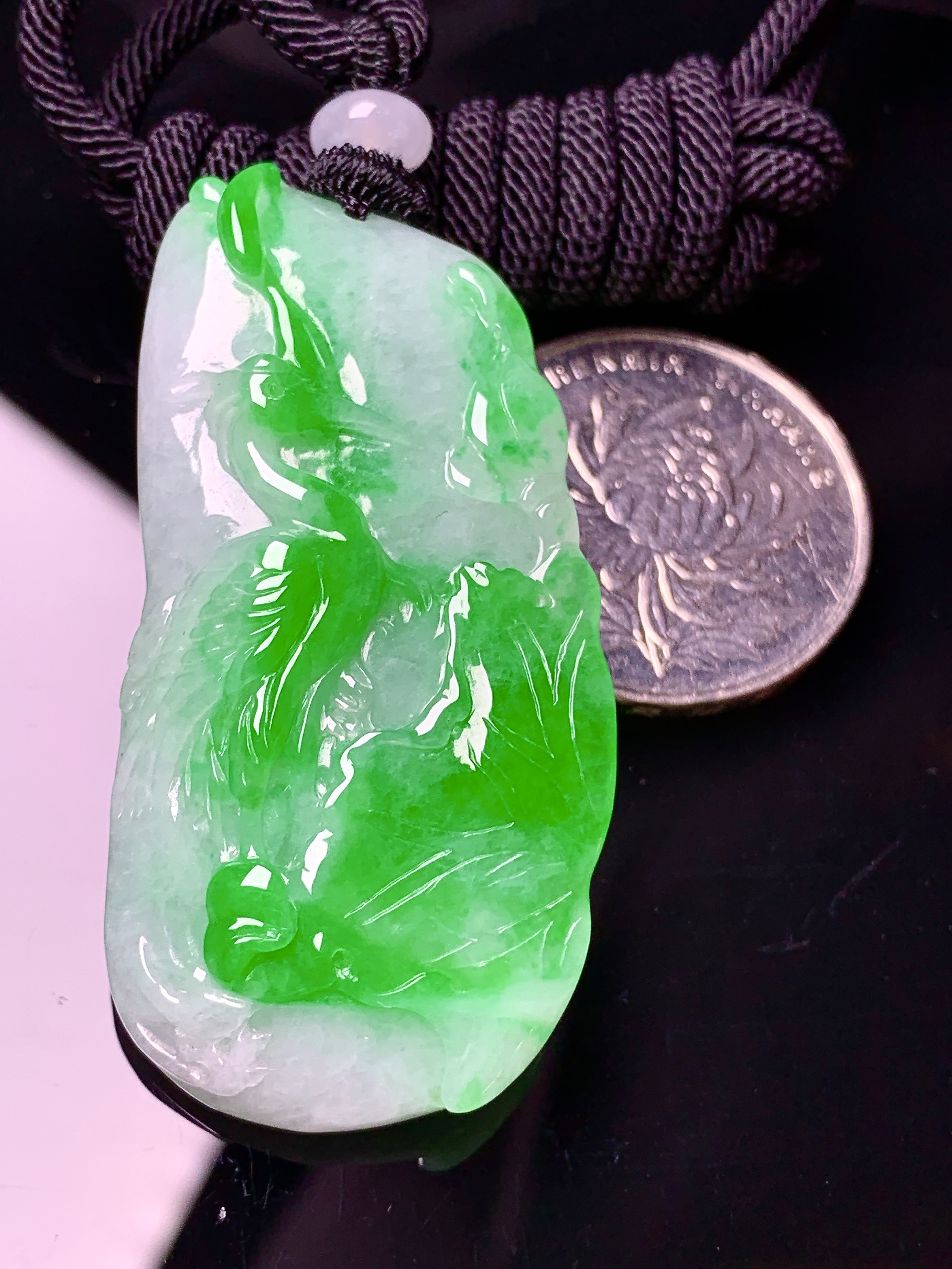 飘绿仙鹤吊坠 玉质细腻 色泽艳丽清新 水润亮眼 整体尺寸48.6*24.7*8.8w1