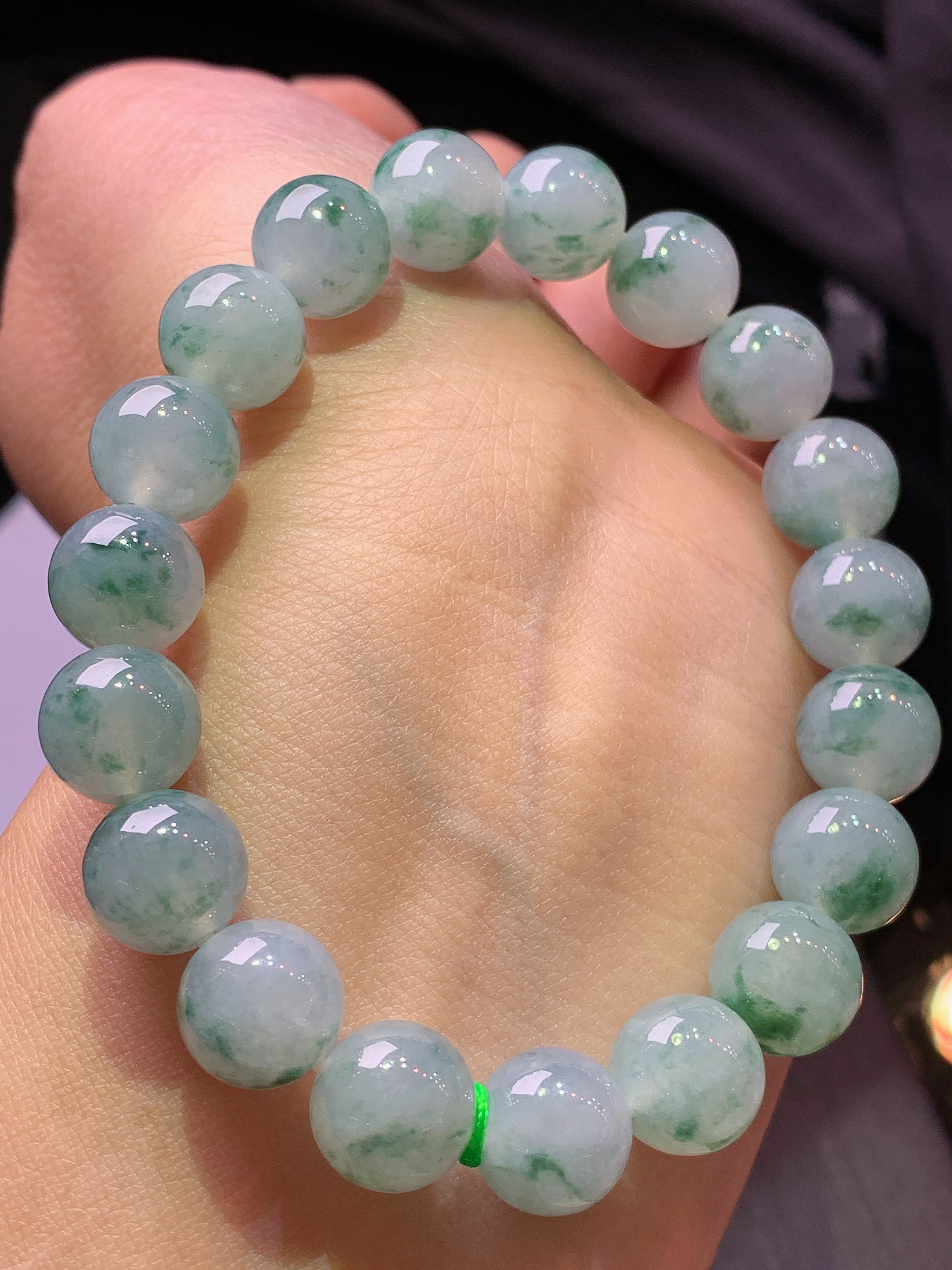 冰飘花圆珠手链 玉质细腻 色泽艳丽清新 水润亮眼 整体尺寸9.6c5