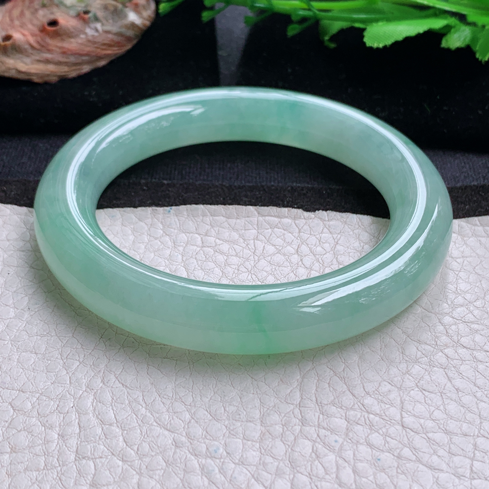 js实拍59*12*12.3胖圆镯 天然缅甸翡翠a货手镯冰绿圆条正圈玉镯子