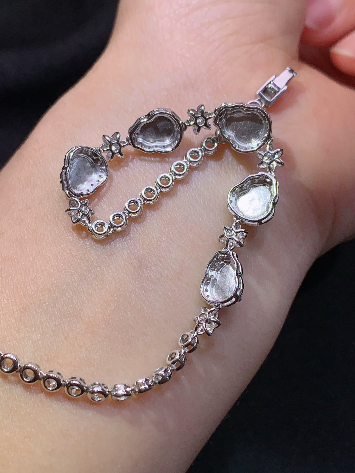 冰阳绿葫芦手链，18k金镶嵌，款式新颖，冰润色阳，种水足，Aq 尺寸6.8*5.3*2.2