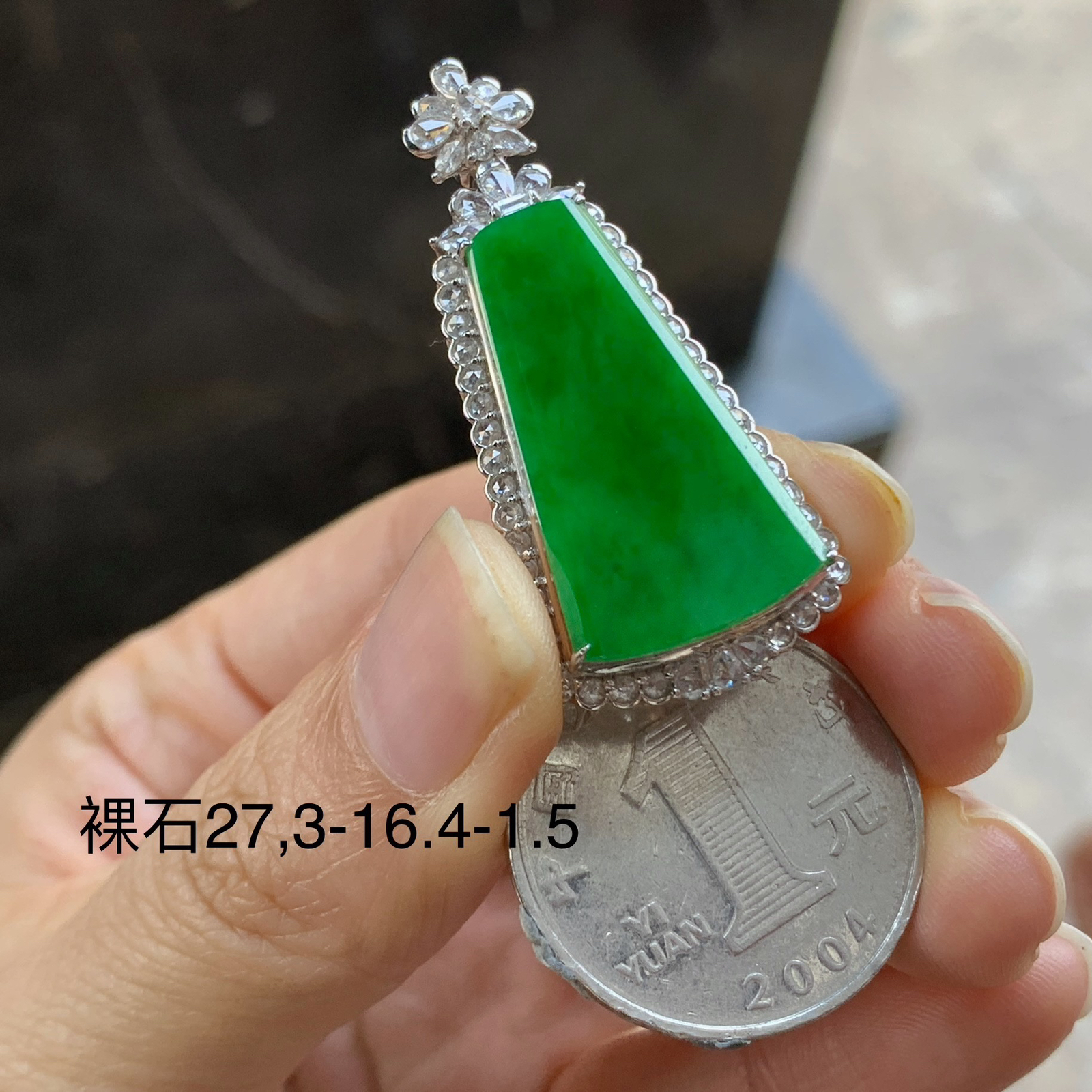 金钻镶嵌辣绿色无事牌^_^鲜艳