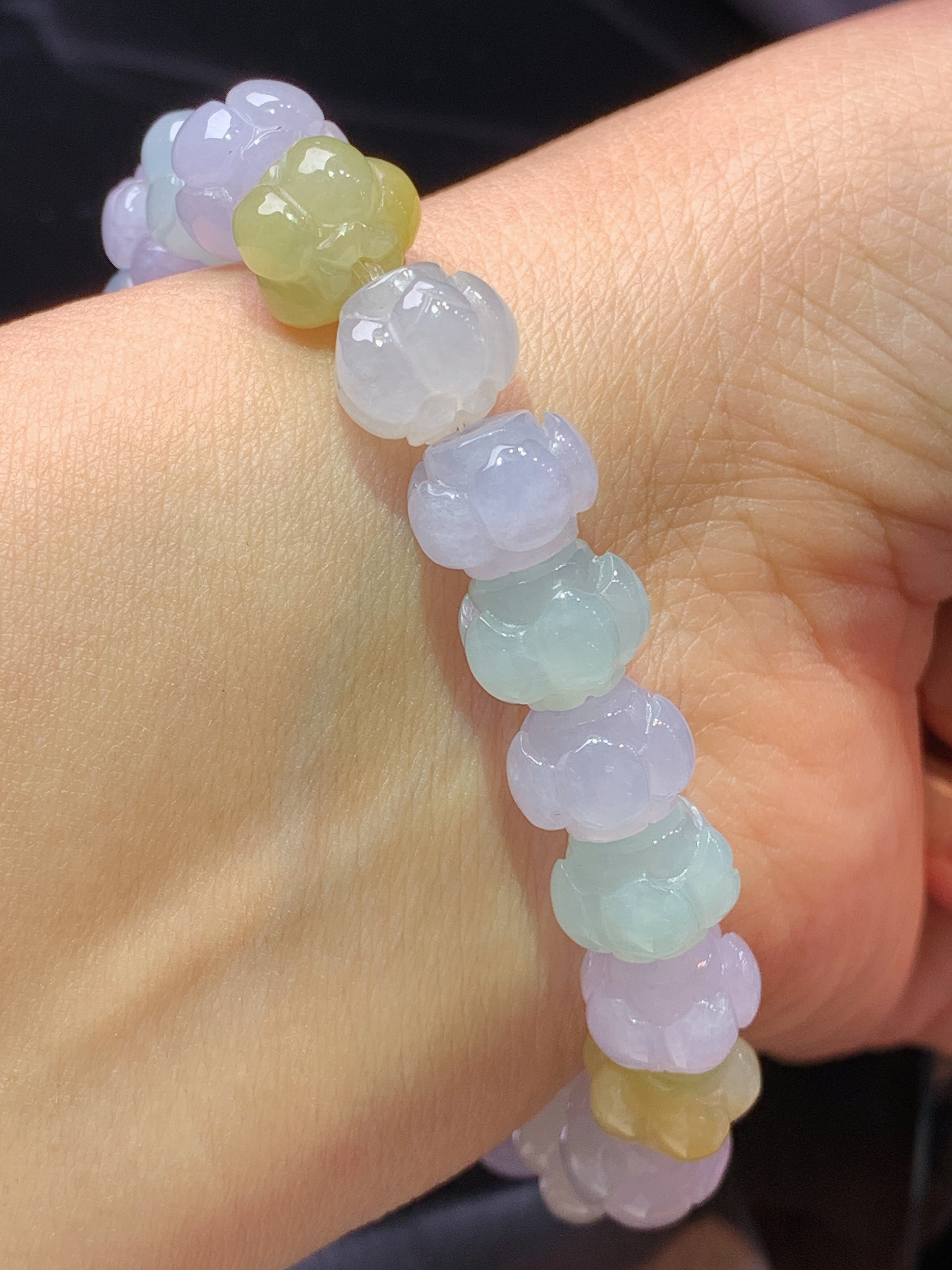 多彩莲蓬头手链 玉质细腻 色泽艳丽清新 水润亮眼 整体尺寸10*7.3c5