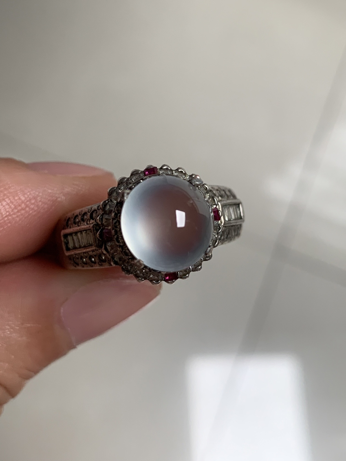 白冰戒面
老坑种强荧光，钢性十足纯净饱满