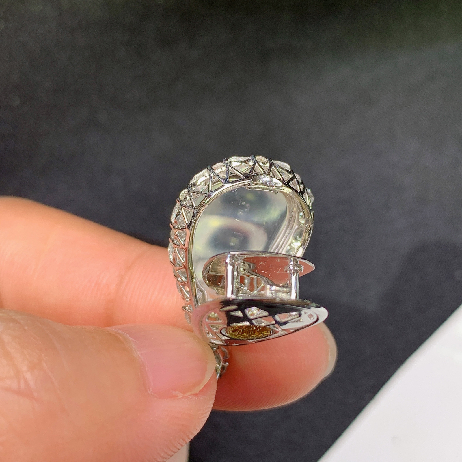 冰种福豆吊坠，18k金镶嵌，冰润饱满，玉质细腻，种水足，F f 尺寸25.7*13.4*10.3