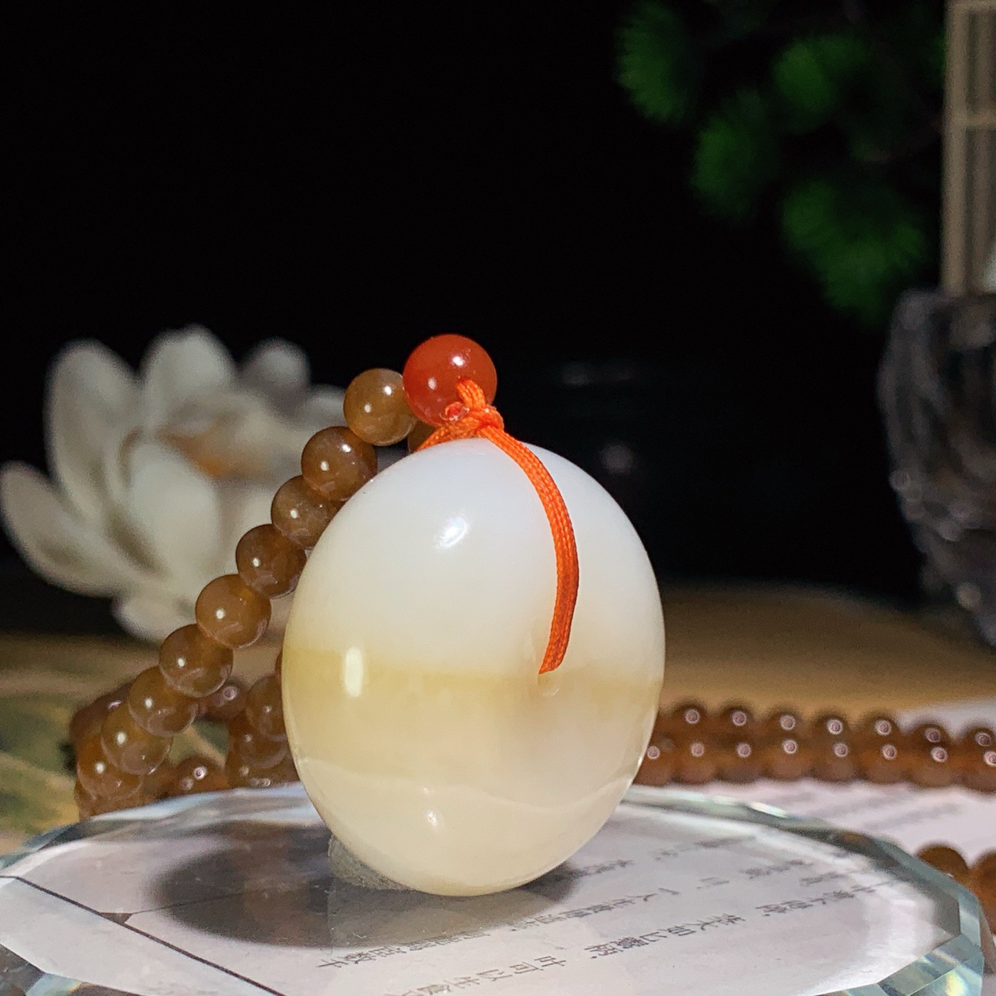 新疆和田玉且末糖平安扣挂件 尺寸28/14重44.8克。玉质细腻油润。手推出油。佩戴高端典雅。lt2