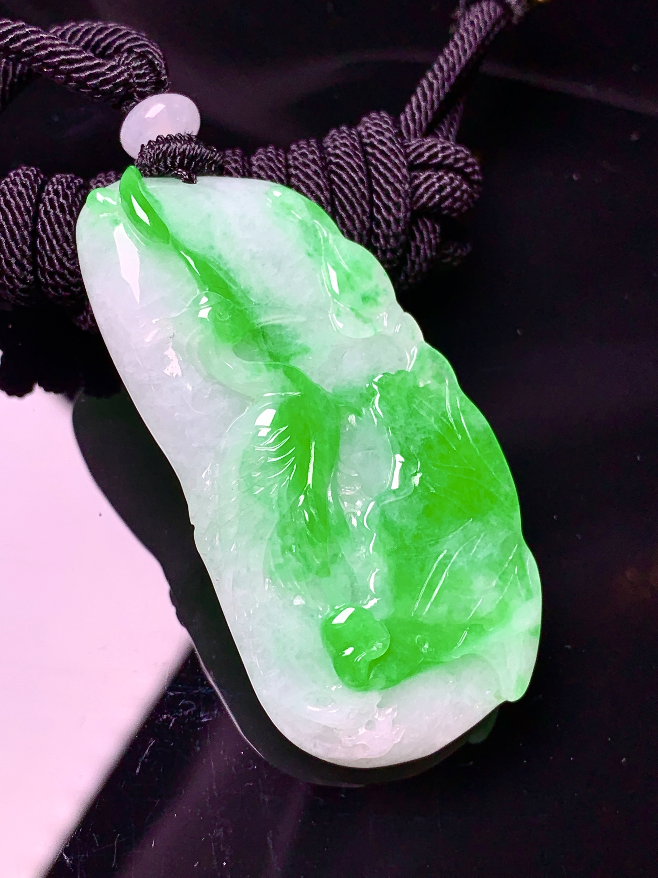 飘绿仙鹤吊坠 玉质细腻 色泽艳丽清新 水润亮眼 整体尺寸48.6*24.7*8.8w1