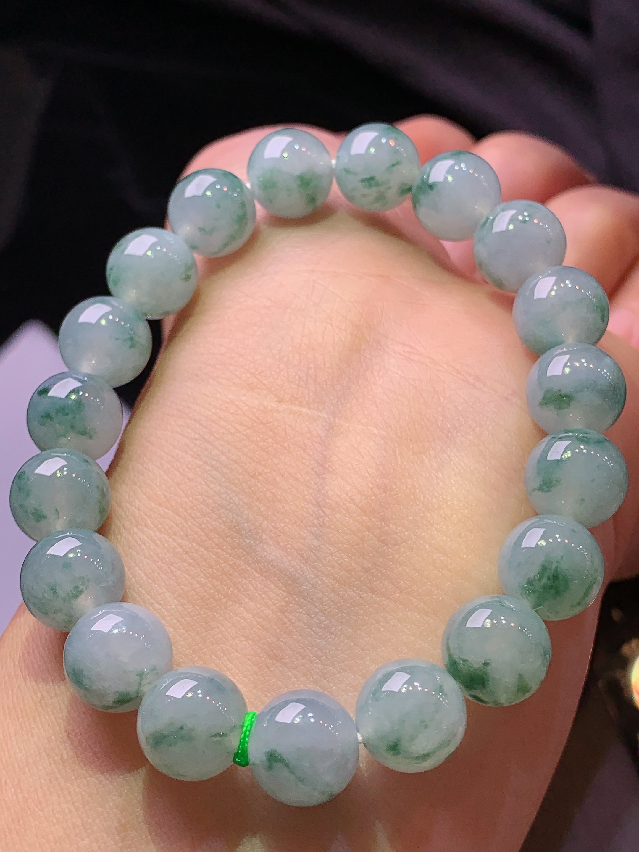 冰飘花圆珠手链 玉质细腻 色泽艳丽清新 水润亮眼 整体尺寸9.6c5