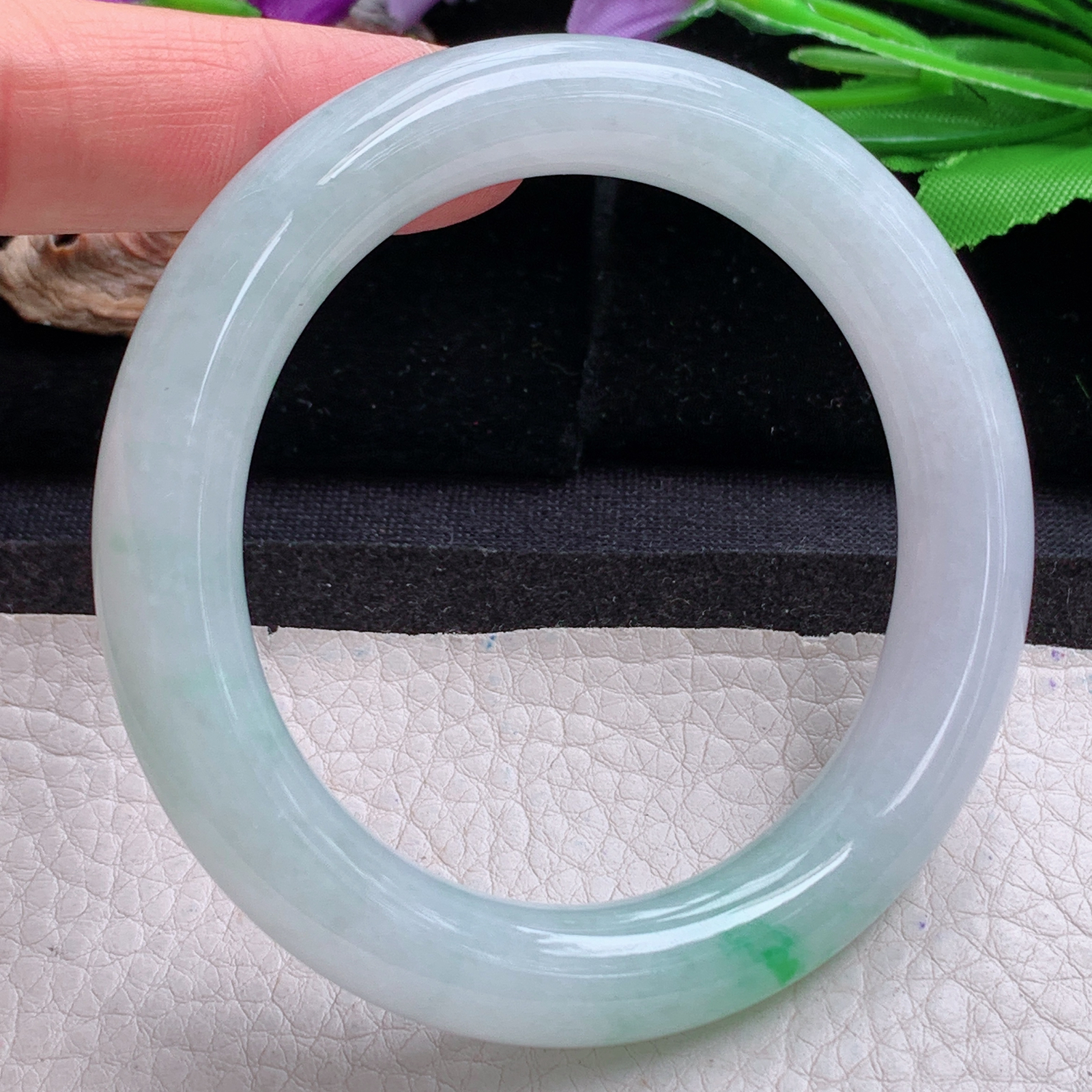 xc实拍56.8*11美人镯 天然缅甸翡翠a货手飘绿圆条玉镯子