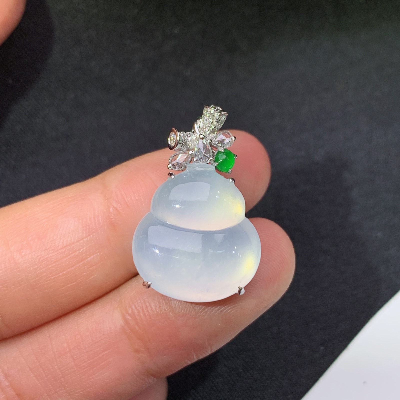 冰种葫芦吊坠，18k金镶嵌，冰润饱满，玉质细腻，种水足，Ff  尺寸24.3*15.7*8.1