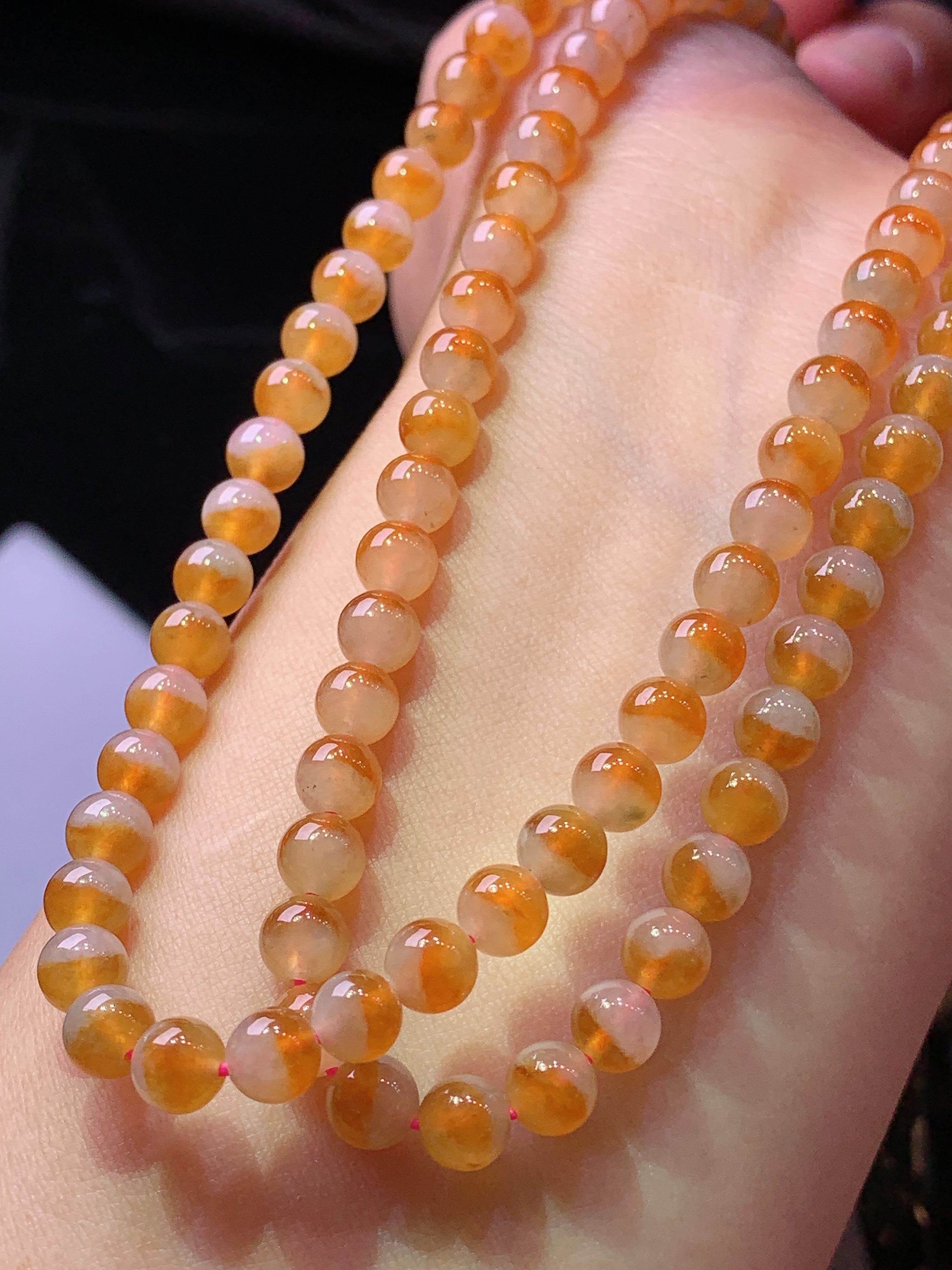 黄翡圆珠项链 玉质细腻 色泽艳丽清新 水润亮眼 整体尺寸5.5c5