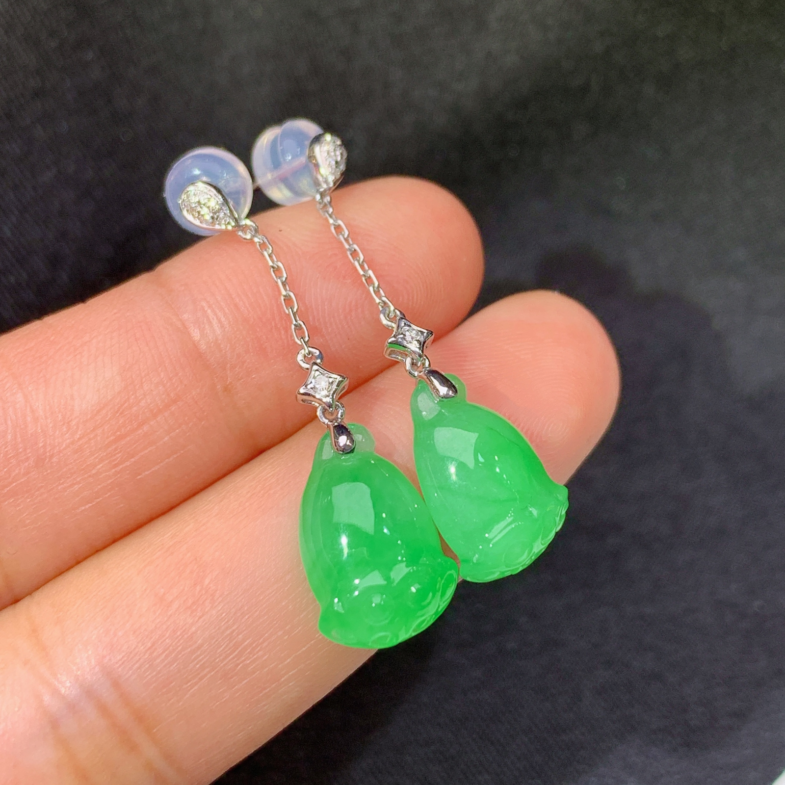 阳绿莲蓬耳坠，18k金镶嵌，款式新颖，冰润色阳，种水足，Zha 尺寸13*8.9*5.2