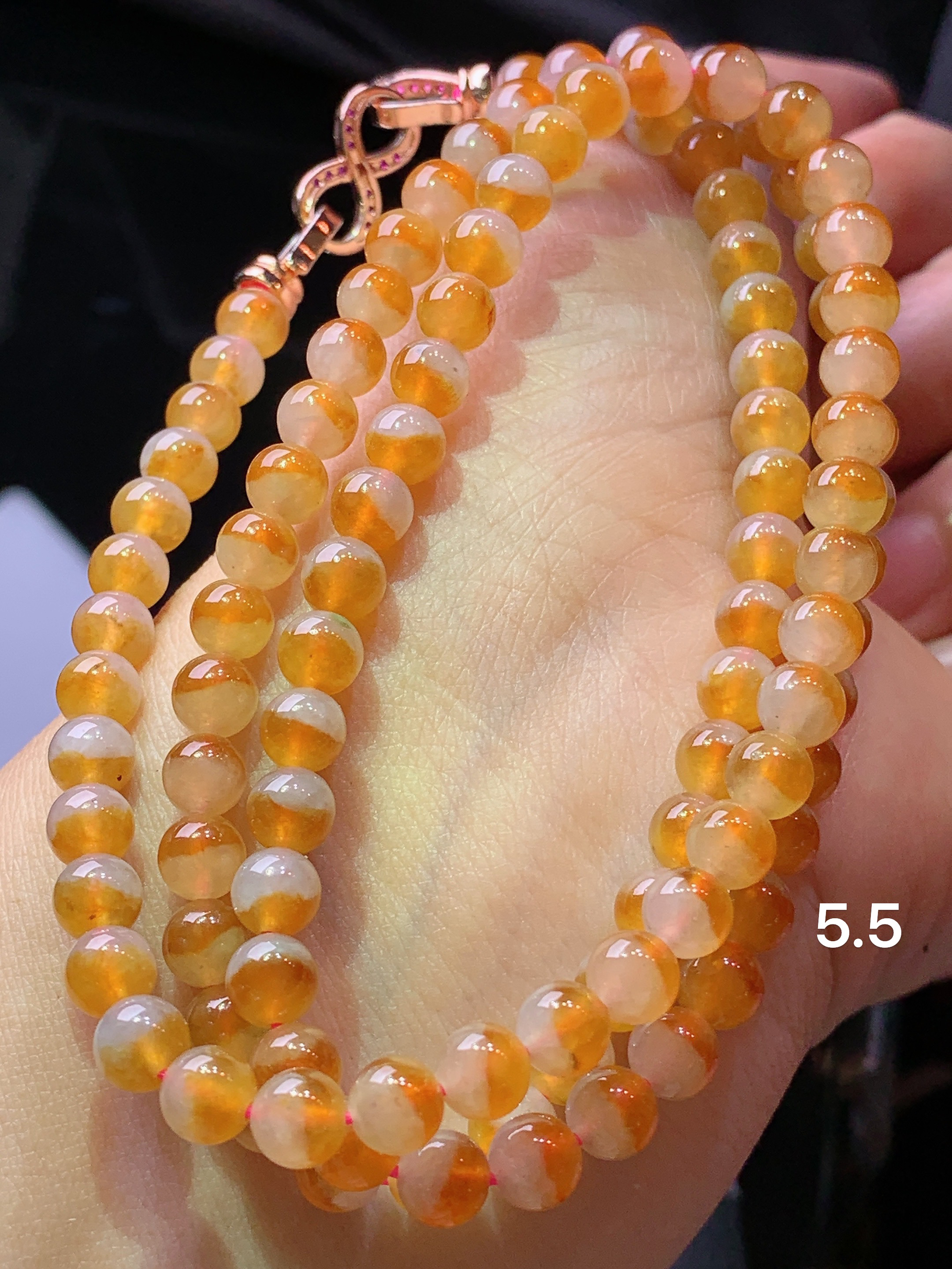 黄翡圆珠项链 玉质细腻 色泽艳丽清新 水润亮眼 整体尺寸5.5c5