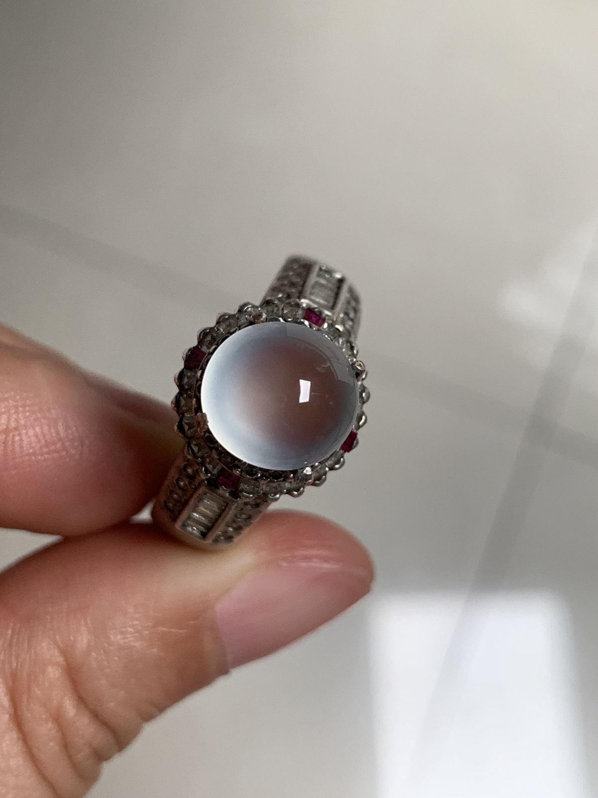 白冰戒面
老坑种强荧光，钢性十足纯净饱满